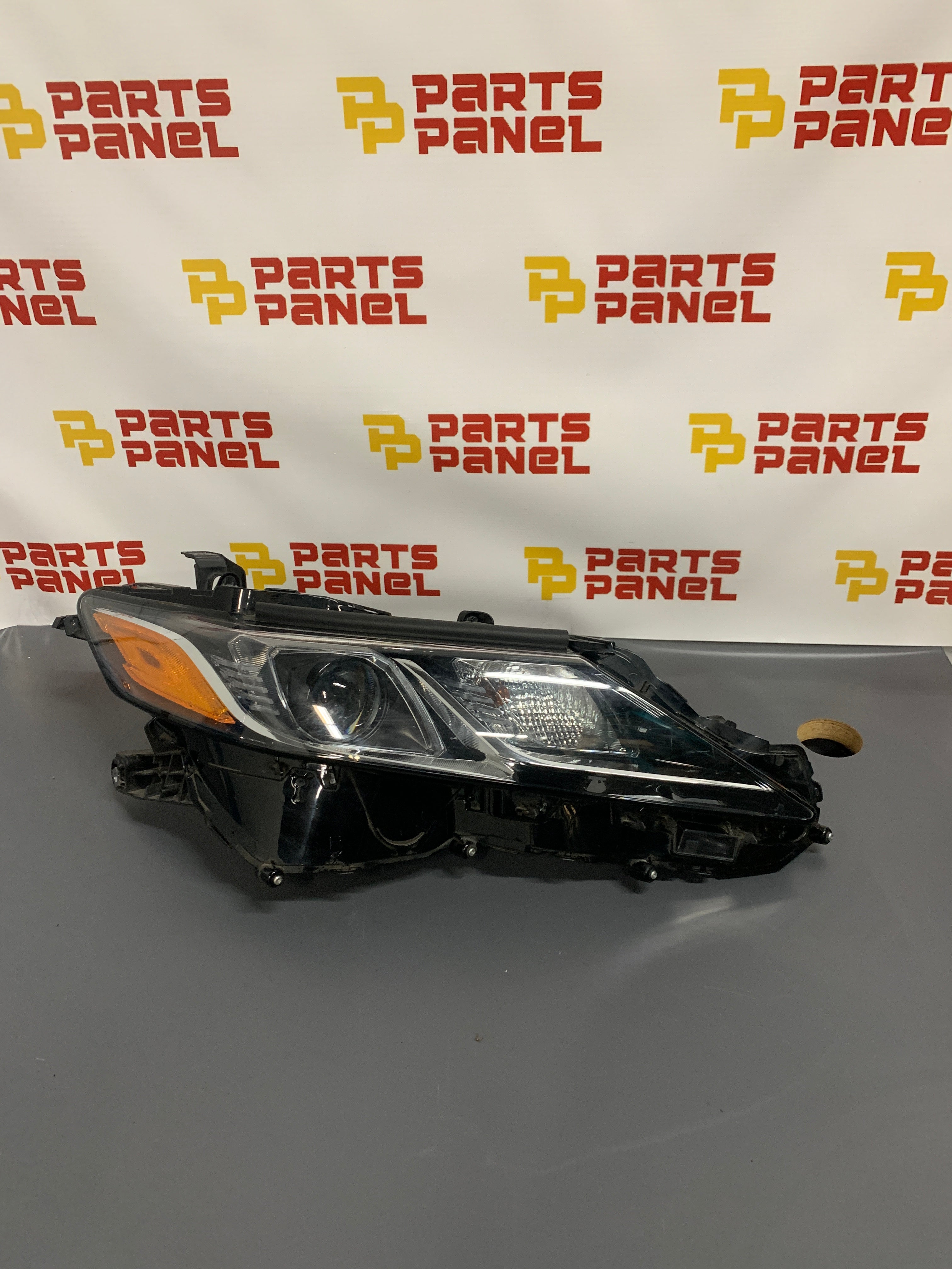 FARO DELANTERO DERECHO DEL PASAJERO TOYOTA CAMRY 2019 - 2024 CON BI-LED OEM