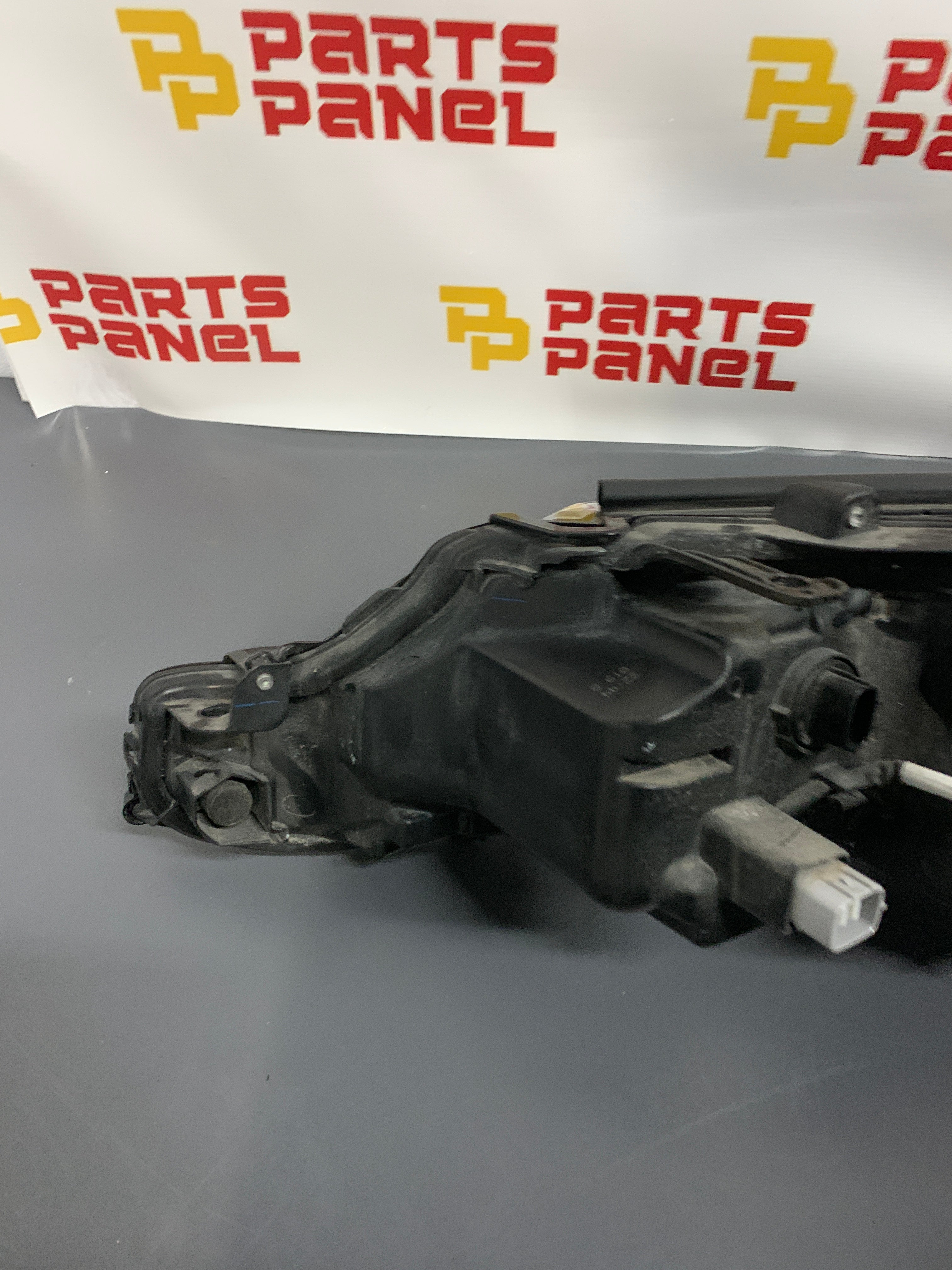 FARO DELANTERO DERECHO DEL PASAJERO TOYOTA CAMRY 2019 - 2024 CON BI-LED OEM