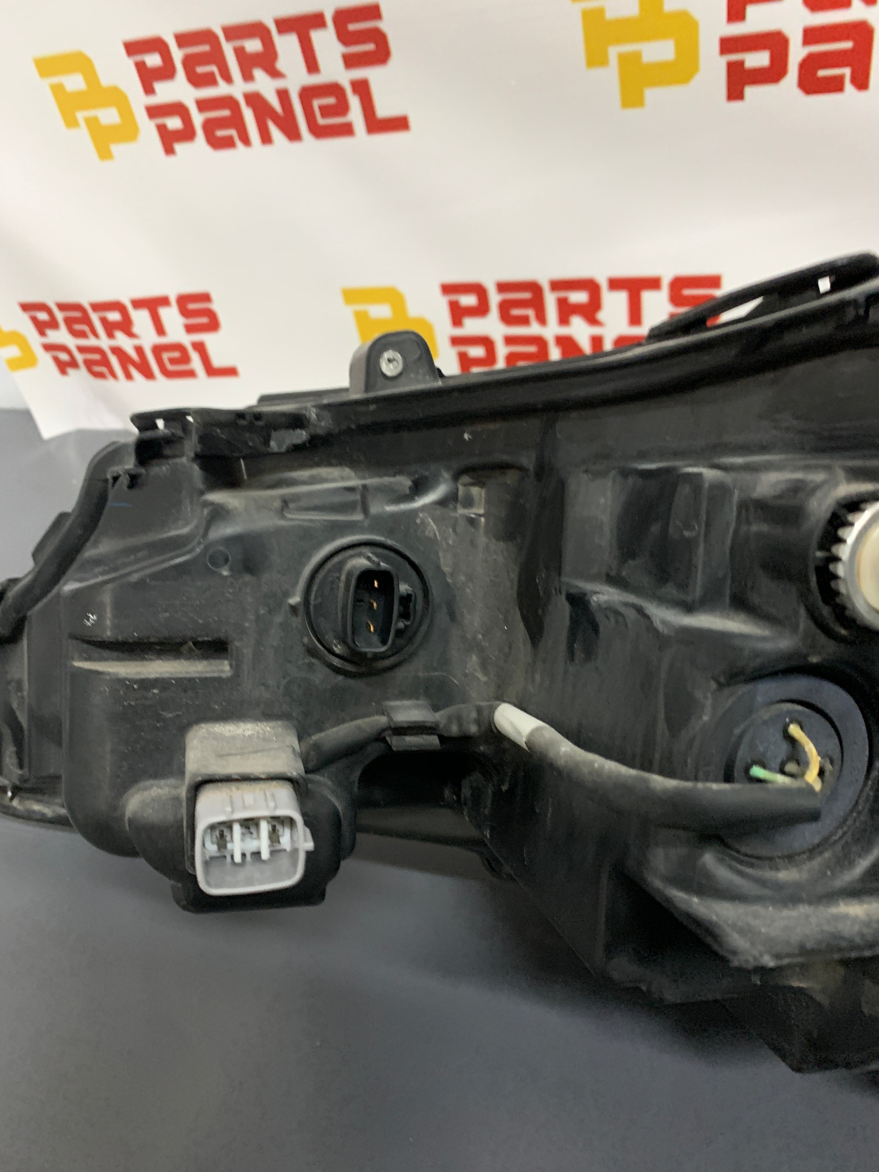FARO DELANTERO DERECHO DEL PASAJERO TOYOTA CAMRY 2019 - 2024 CON BI-LED OEM