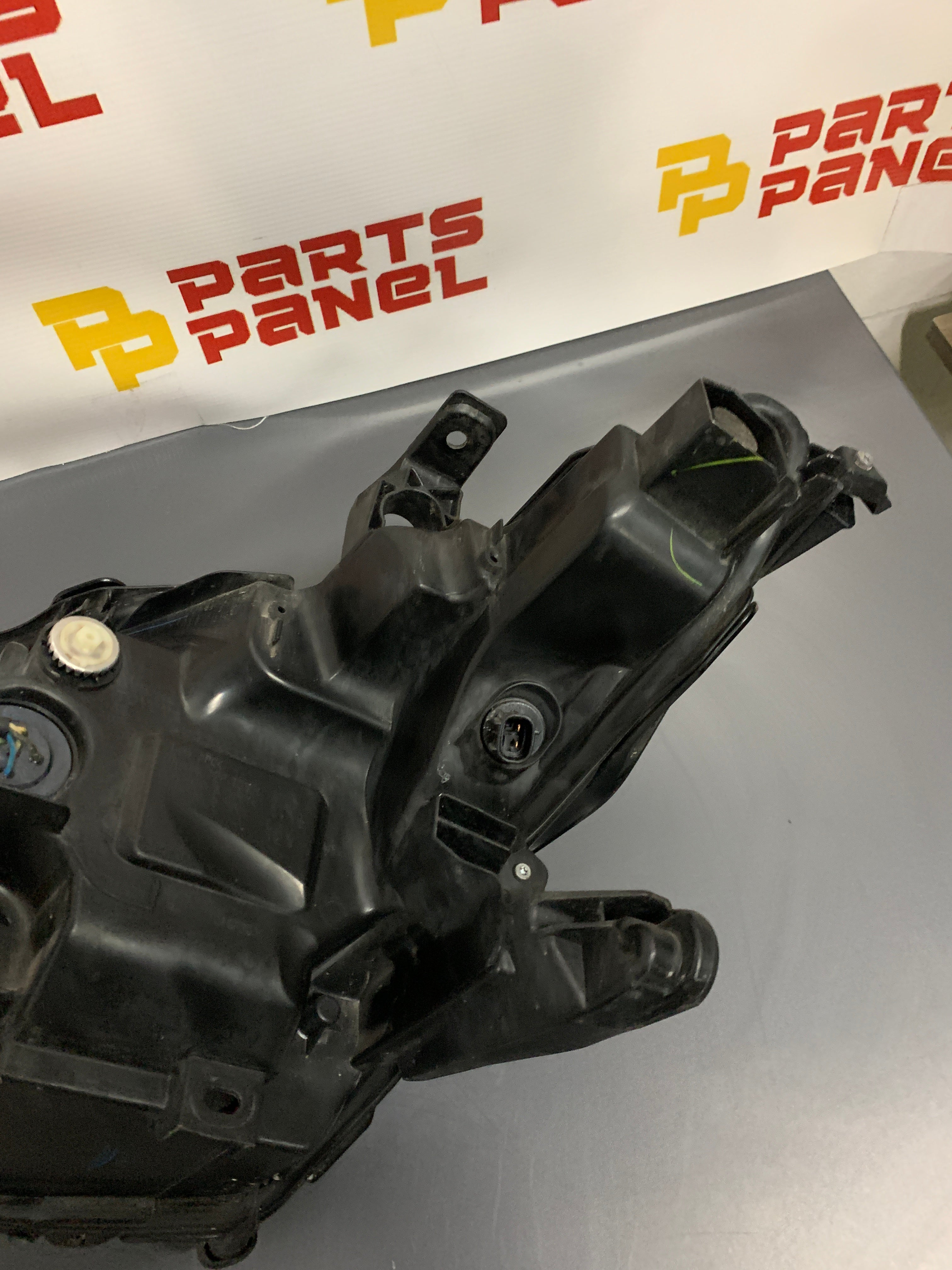 FARO DELANTERO DERECHO DEL PASAJERO TOYOTA CAMRY 2019 - 2024 CON BI-LED OEM