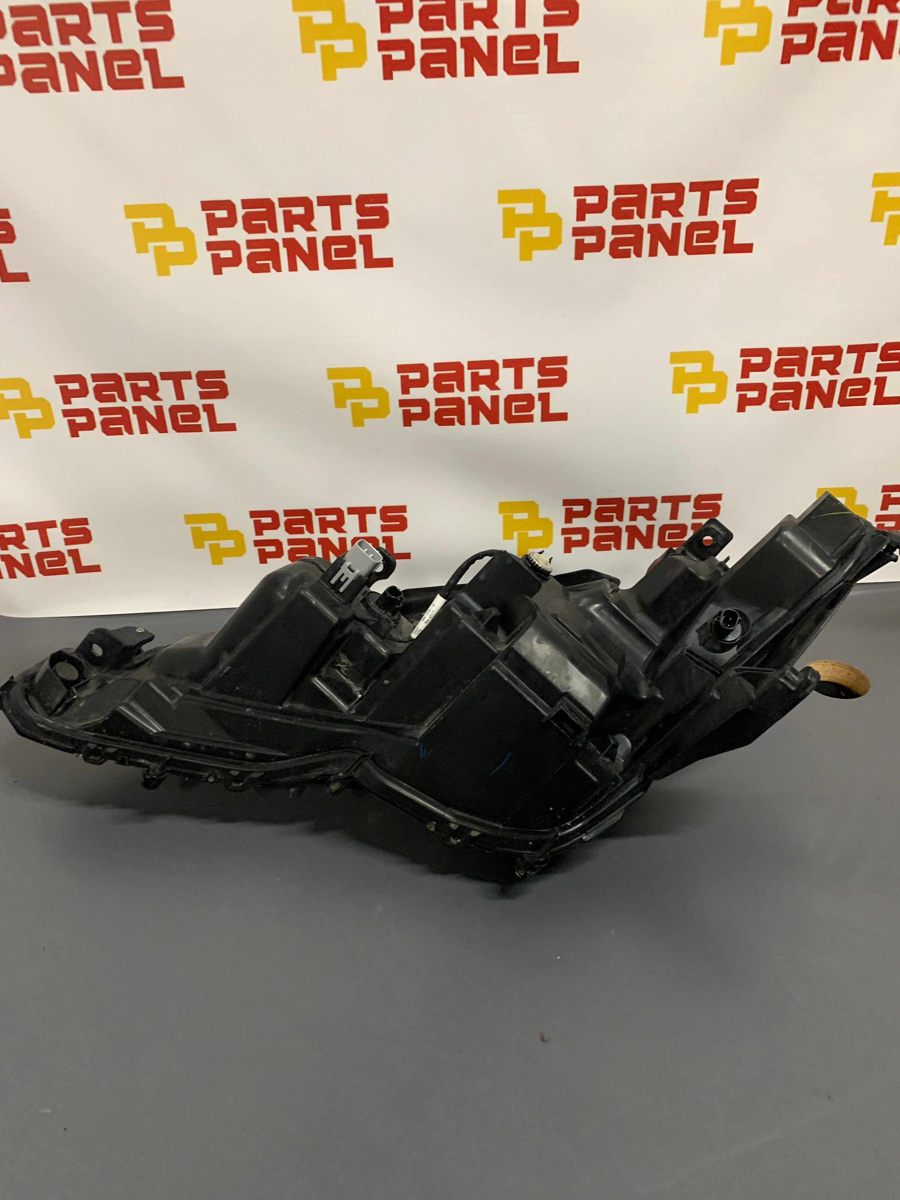 FARO DELANTERO DERECHO DEL PASAJERO TOYOTA CAMRY 2019 - 2024 CON BI-LED OEM