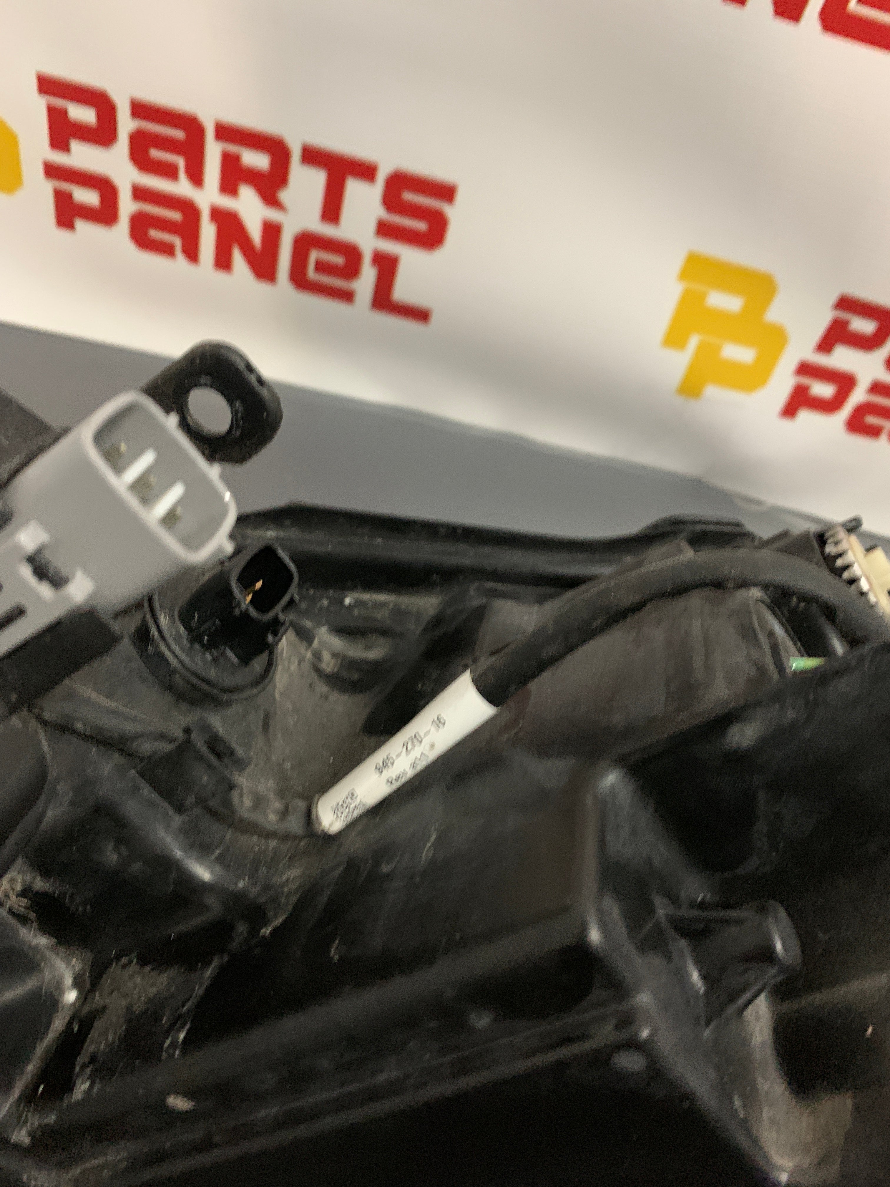FARO DELANTERO DERECHO DEL PASAJERO TOYOTA CAMRY 2019 - 2024 CON BI-LED OEM