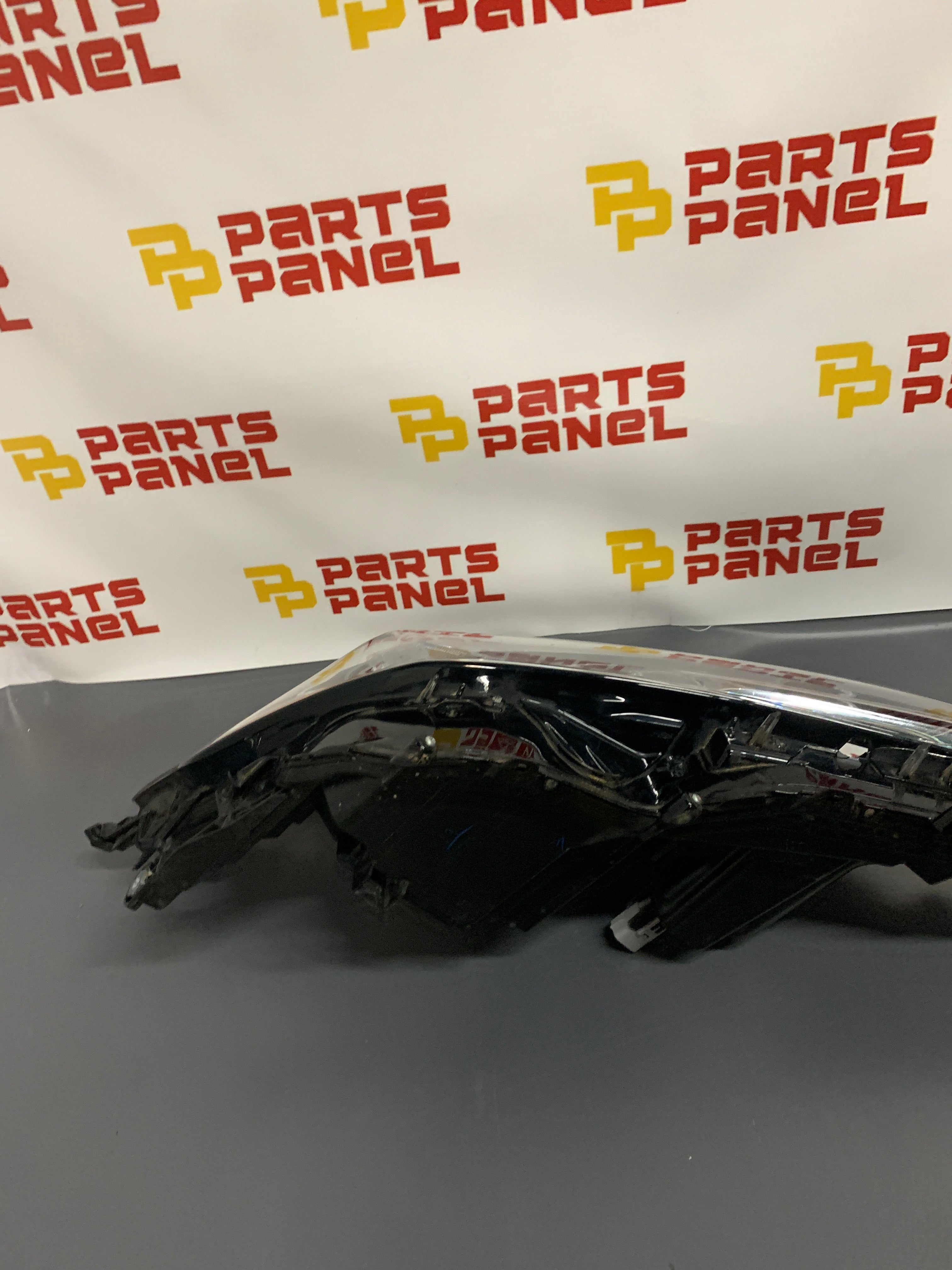 FARO DELANTERO DERECHO DEL PASAJERO TOYOTA CAMRY 2019 - 2024 CON BI-LED OEM