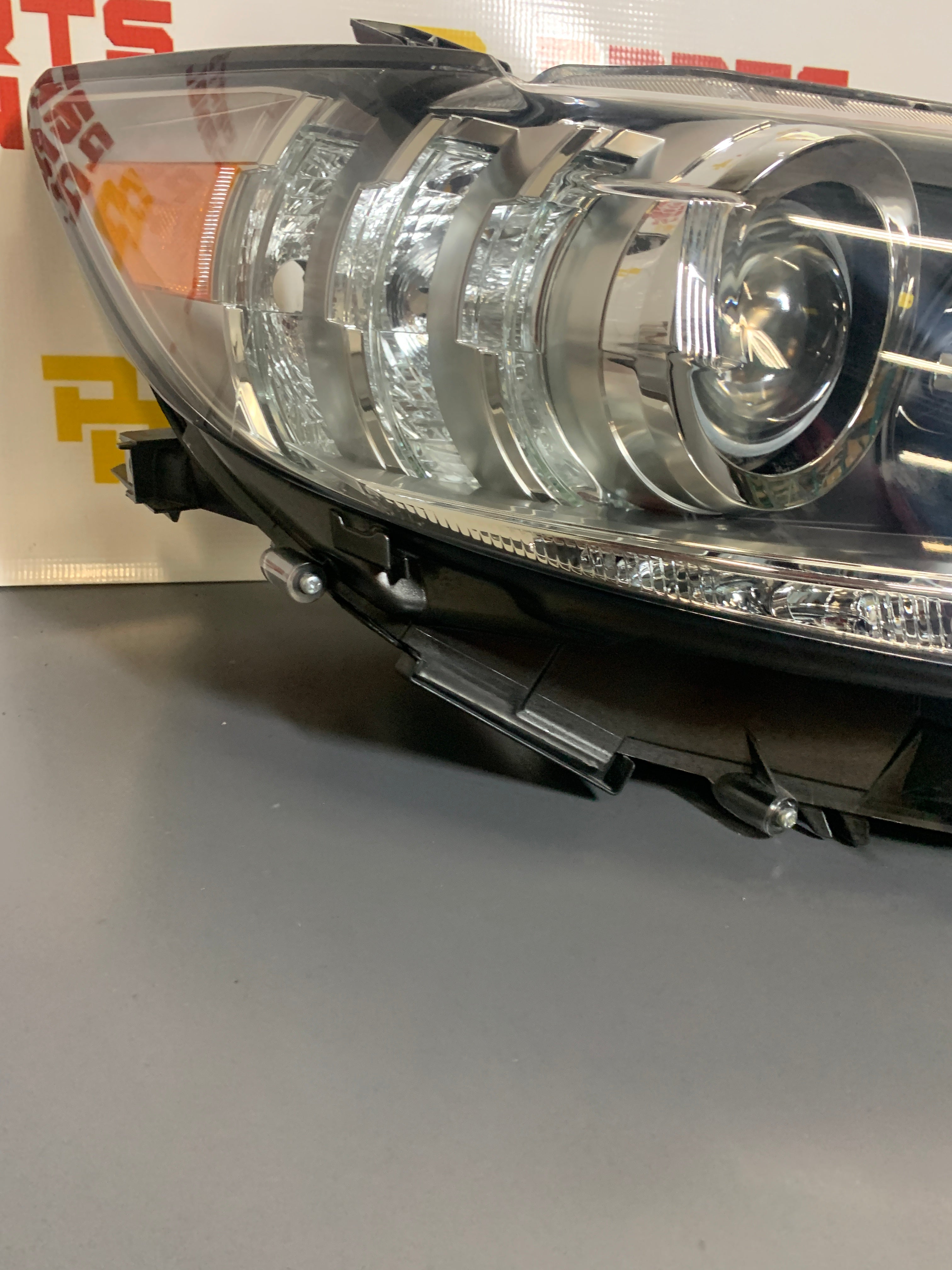 2013 2014 2015 LEXUS ES300 ES350 FARO XENÓN HID DEL LADO DEL COPILOTO DERECHO ORIGINAL USADO