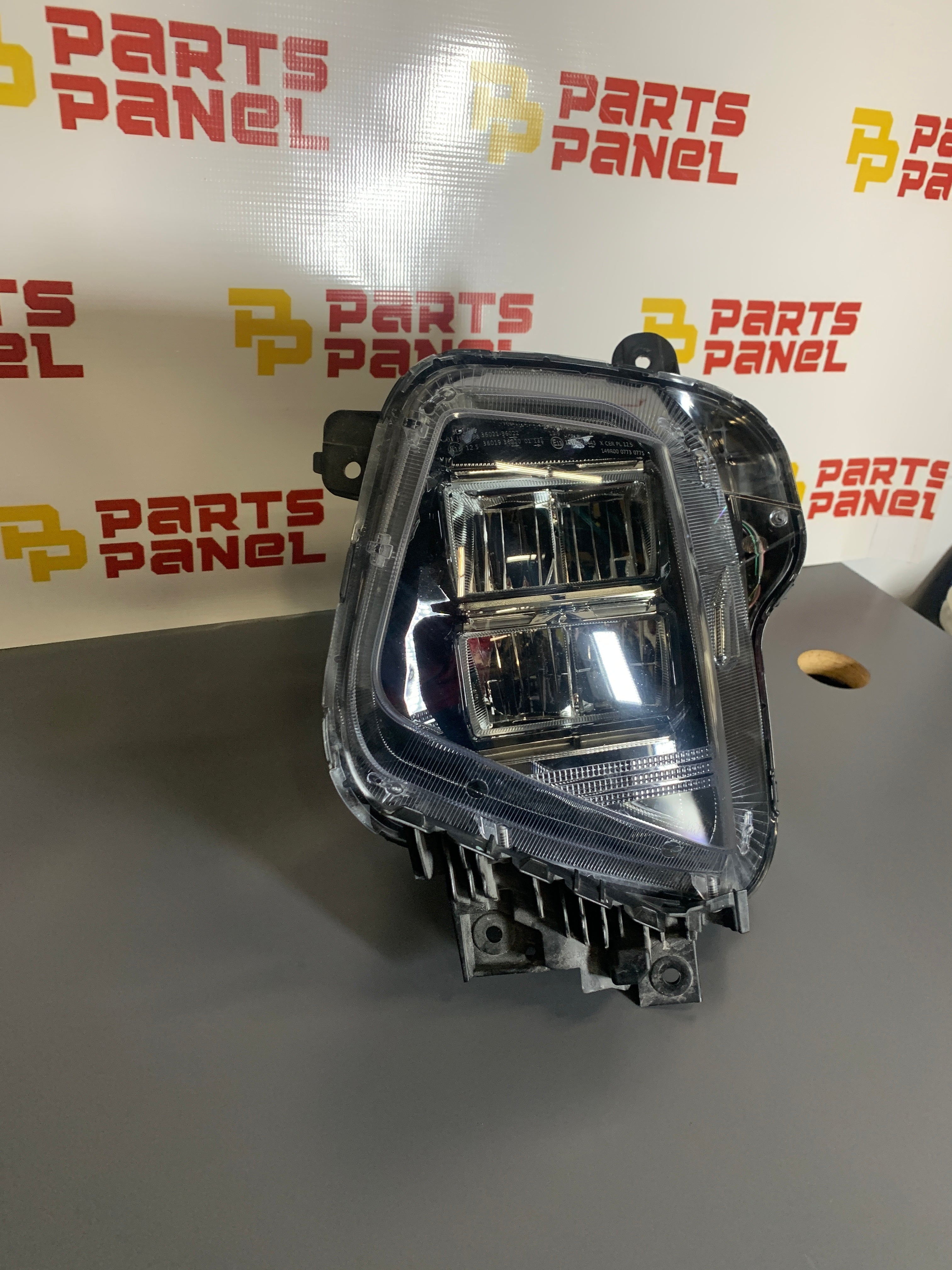 2022 2024 HYUNDAI TUCSON LEFT DRIVER SIDE HEAD LAMP LED REFLECTOR OEM USED
