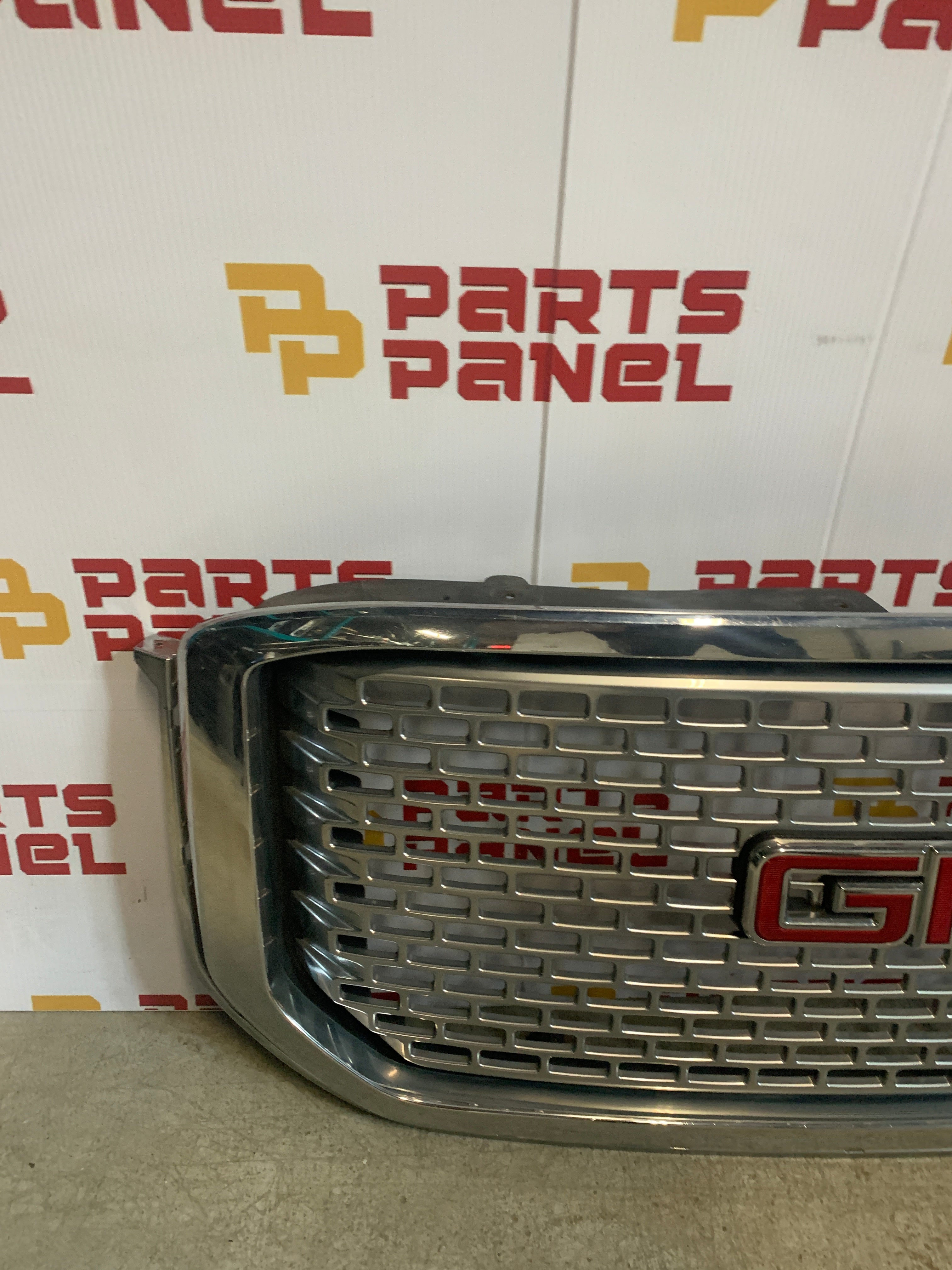 2015 - 2020 GMC YUKON DENALI FRONT CHROME GRILLE 22936420