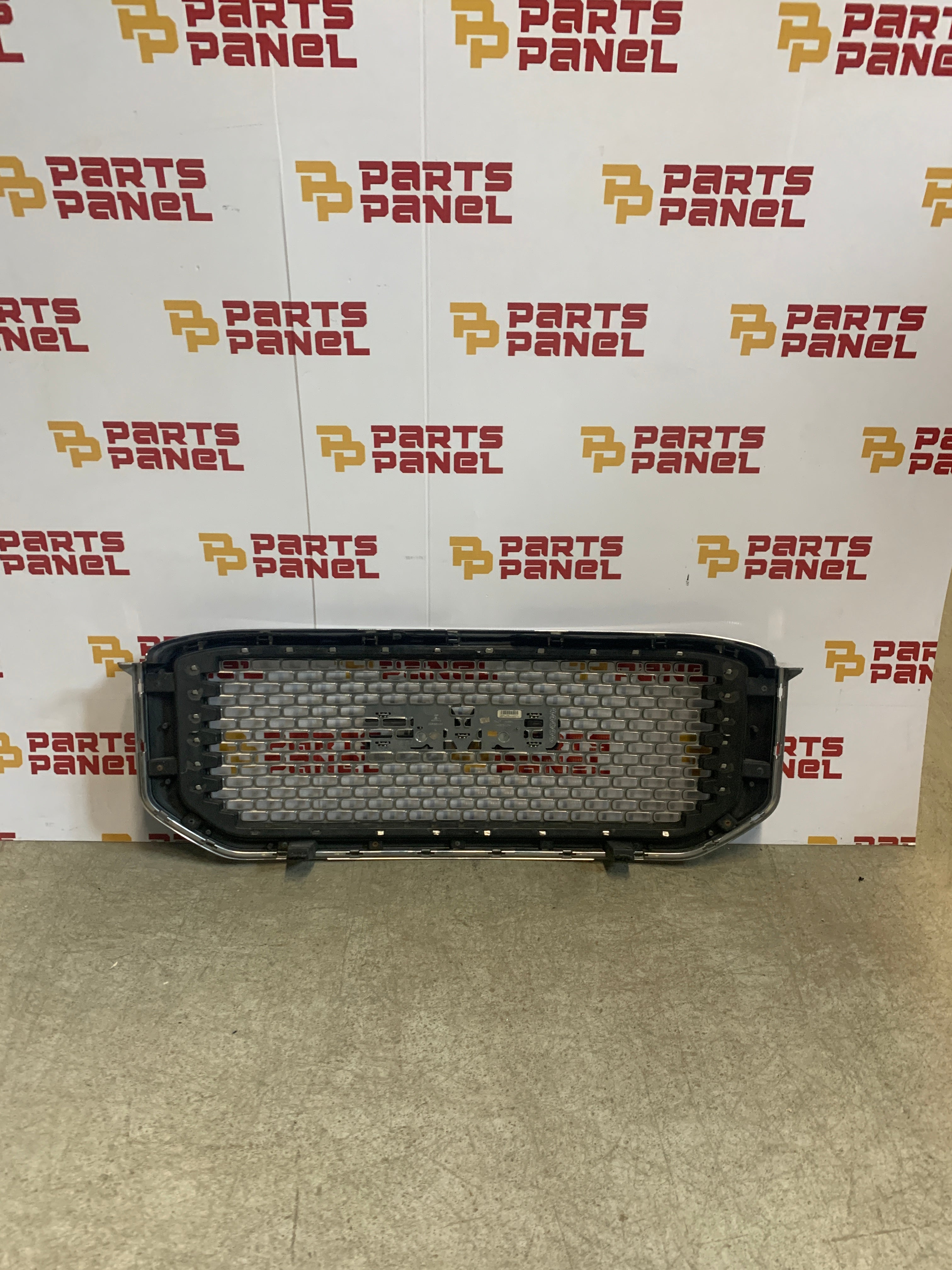 2015 - 2020 GMC YUKON DENALI FRONT CHROME GRILLE 22936420