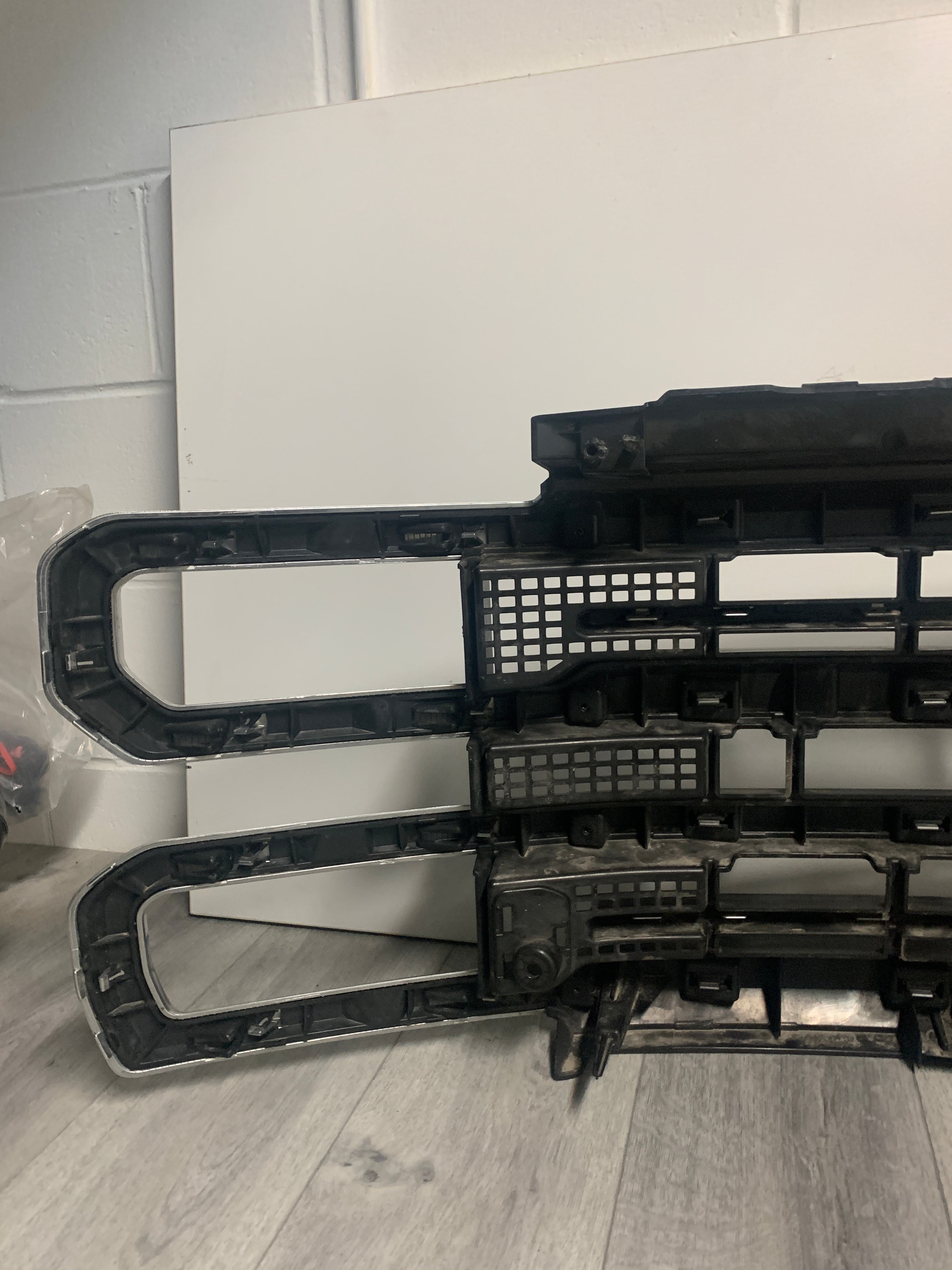 2023 - 2026 FORD F250 F350 SUPERDUTY FRONT CHROME GRILLE OEM PC3B-8200-FGSMA4