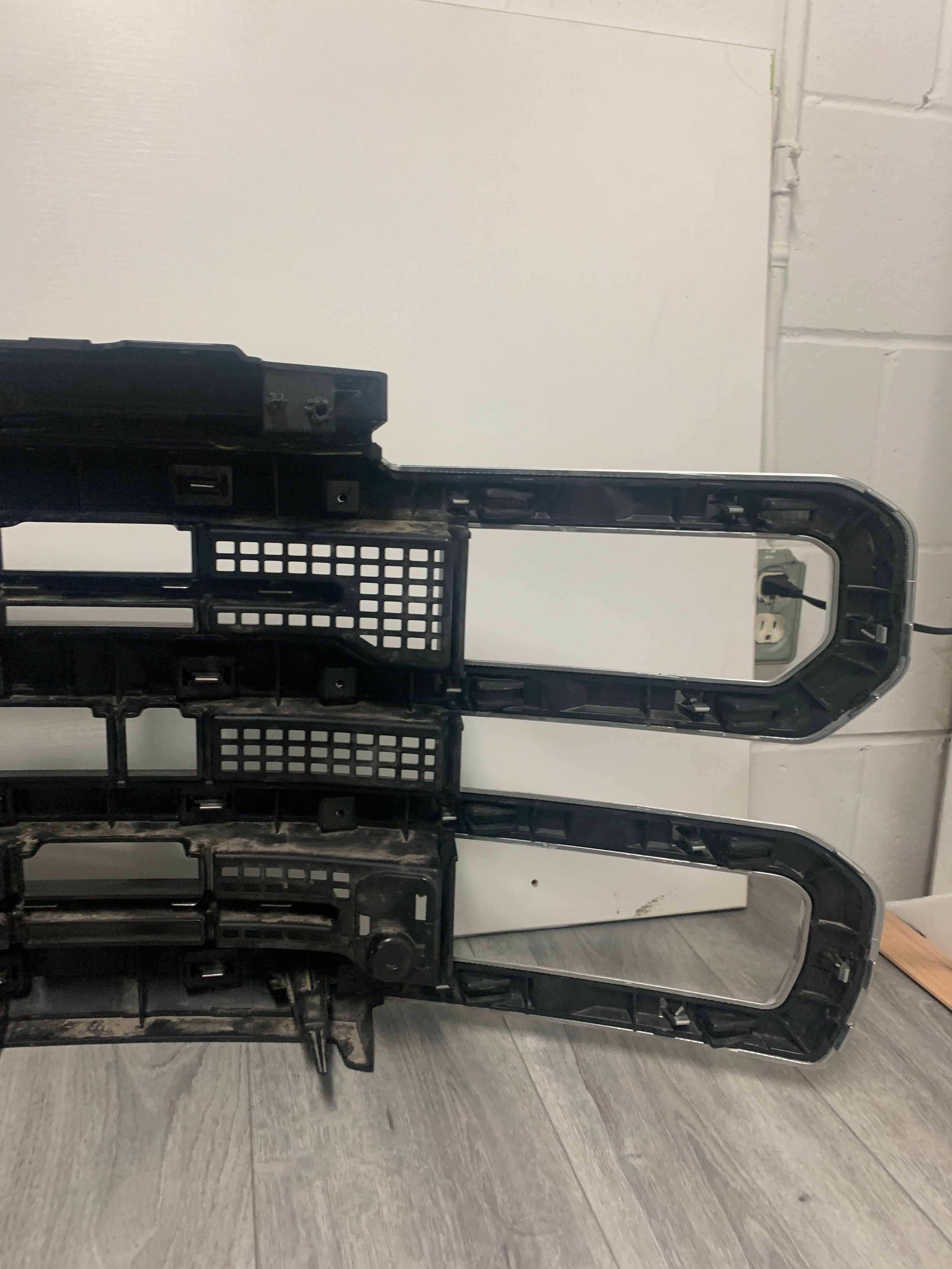 2023 - 2026 FORD F250 F350 SUPERDUTY FRONT CHROME GRILLE OEM PC3B-8200-FGSMA4