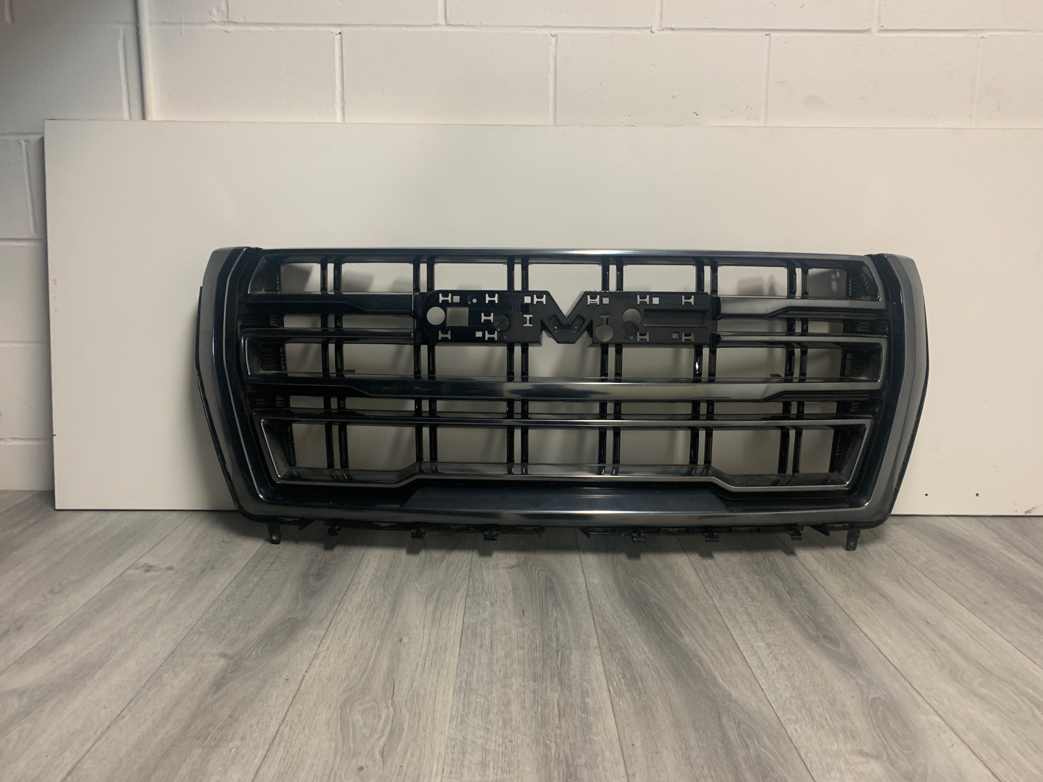 2021 - 2024 GMC YUKON FRONT GRILLE NIGHTRIDER CHROME GRILLE 84835786