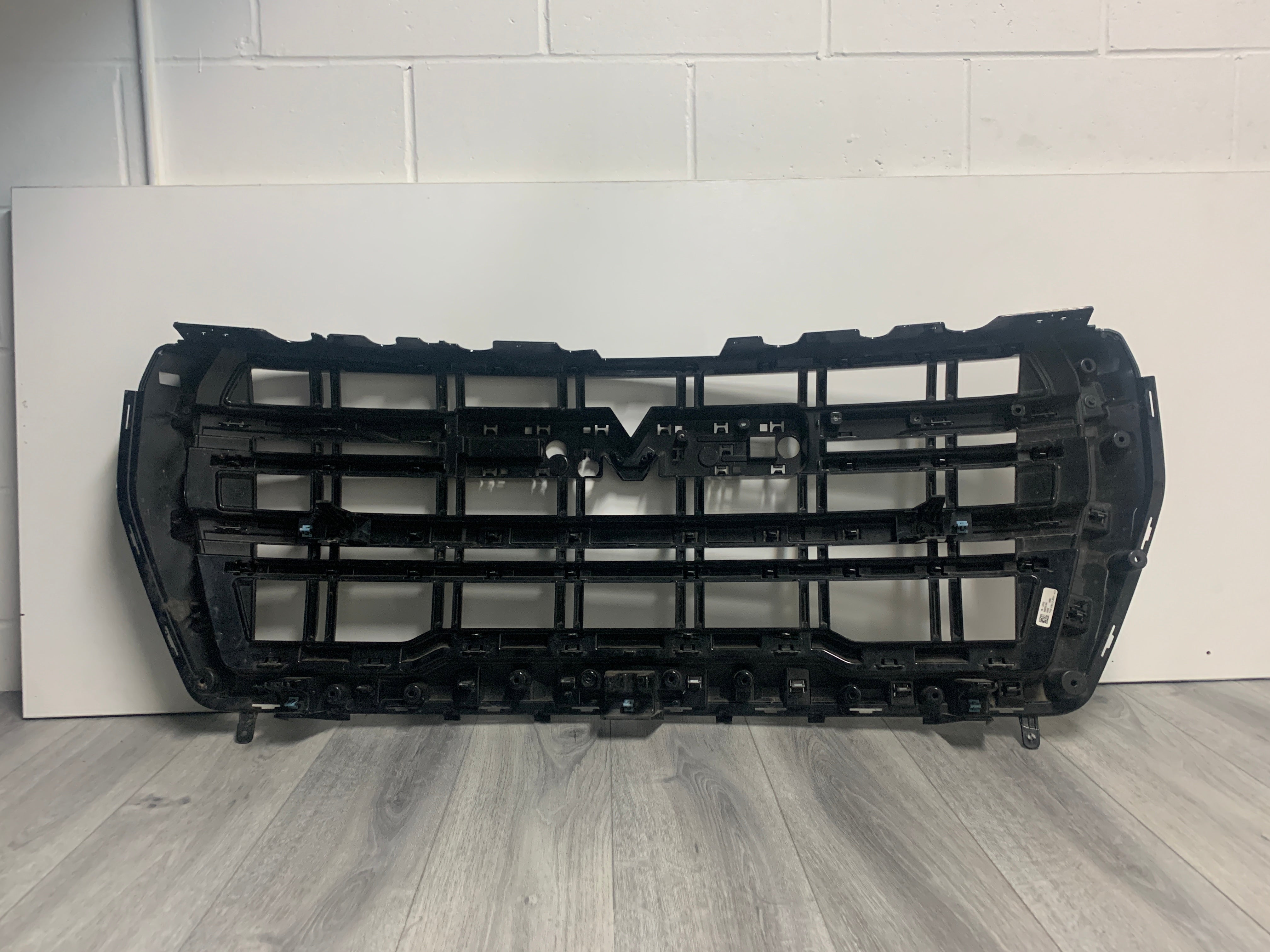 2021 - 2024 GMC YUKON FRONT GRILLE NIGHTRIDER CHROME GRILLE 84835786
