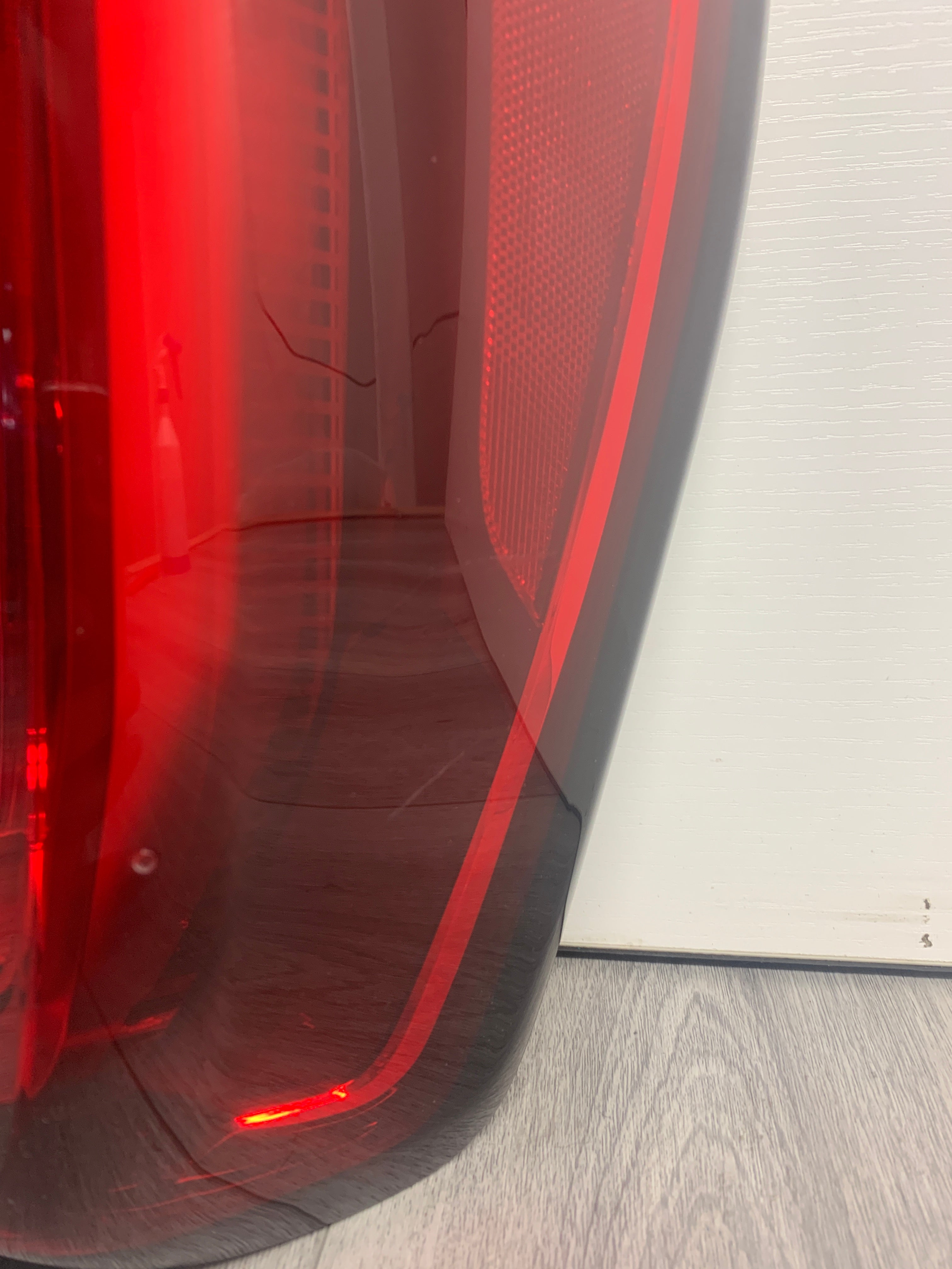 2019 - 2025 GMC SIERRA 1500 PASSENGER SIDE LED TAIL LIGHT OEM USED 84831183