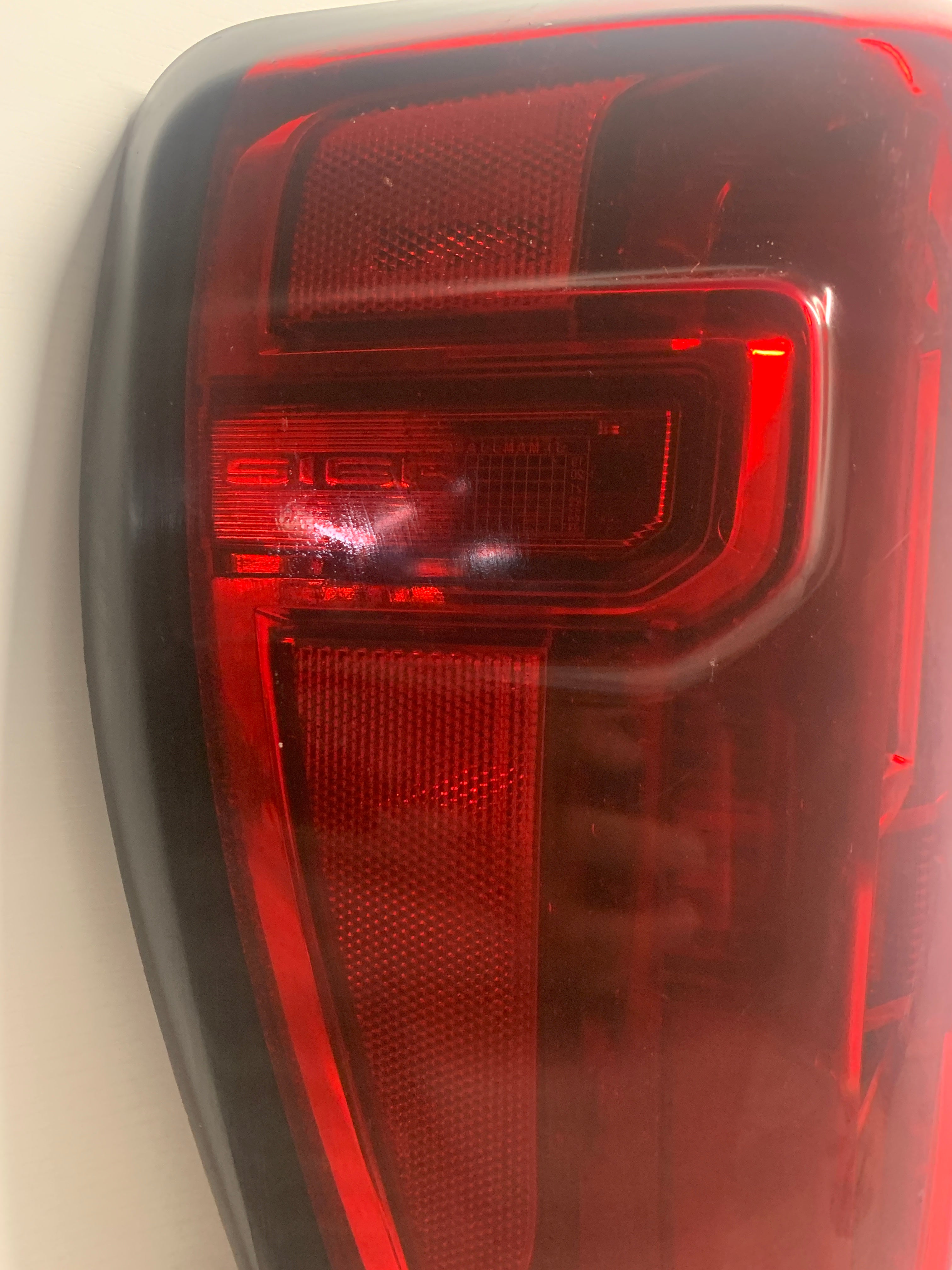 2019 - 2023 GMC SIERRA 1500 2500 3500 DRIVER SIDE TAIL LIGHT 84968738