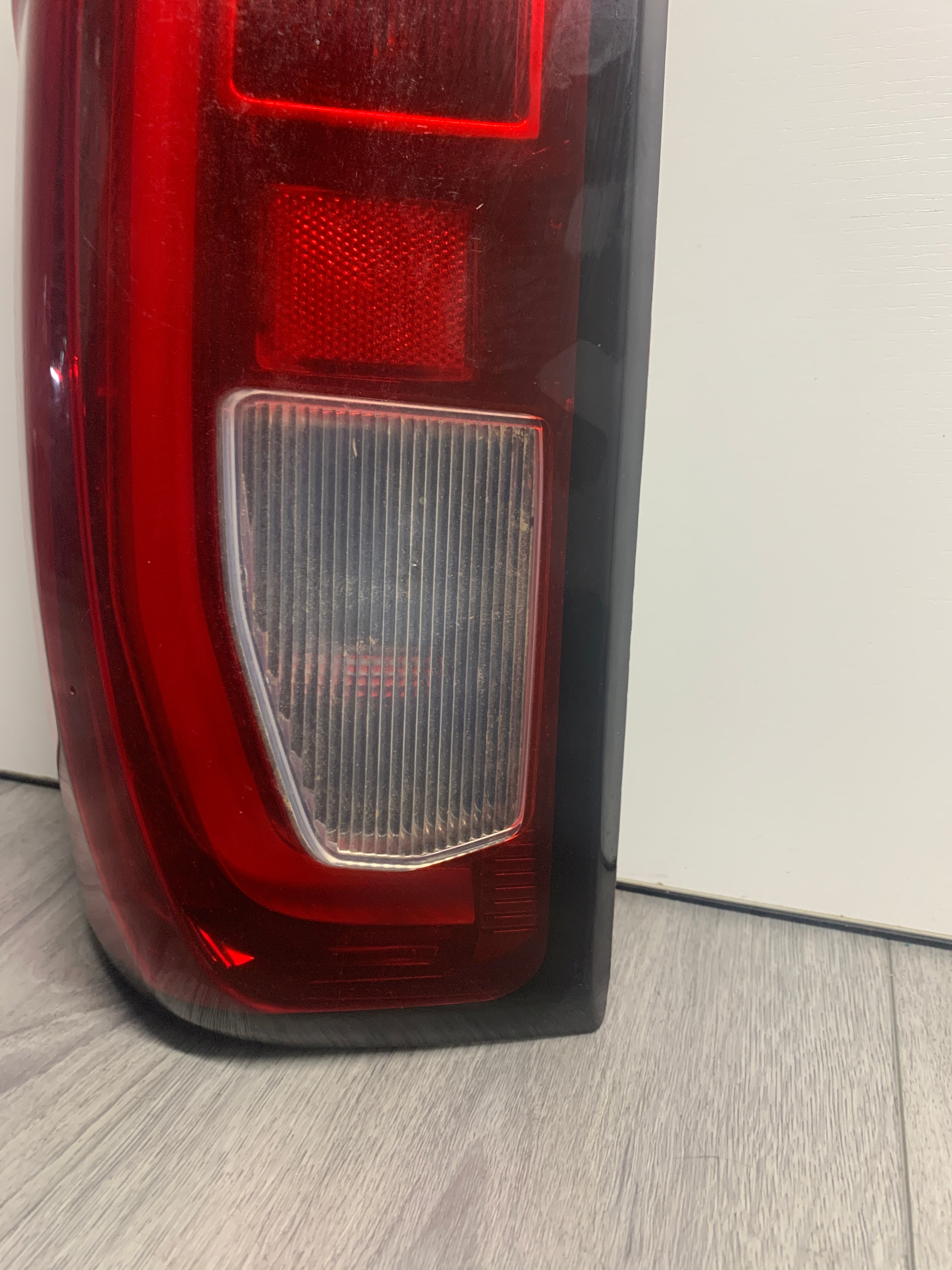 2019 - 2023 GMC SIERRA 1500 2500 3500 DRIVER SIDE TAIL LIGHT 84968738