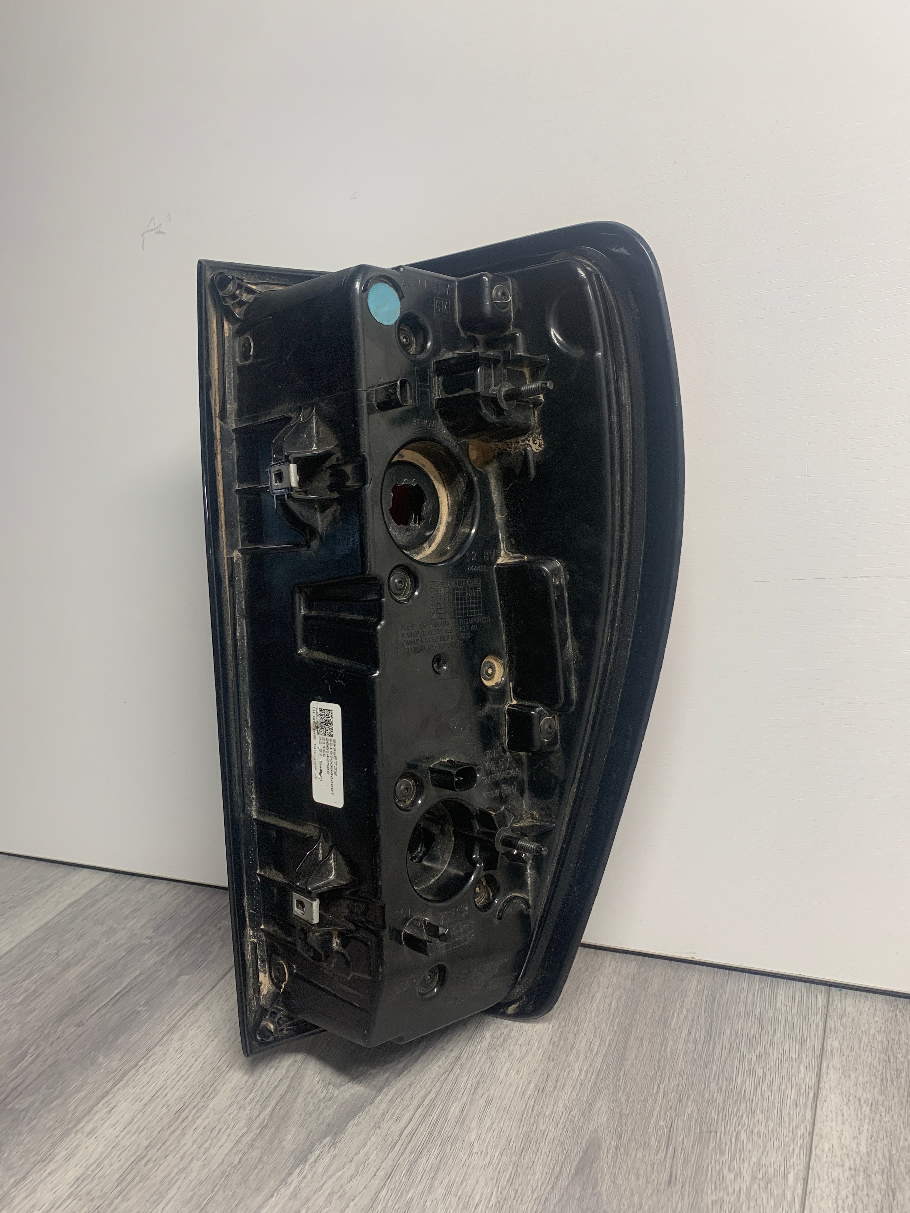 2019 - 2023 GMC SIERRA 1500 2500 3500 DRIVER SIDE TAIL LIGHT 84968738