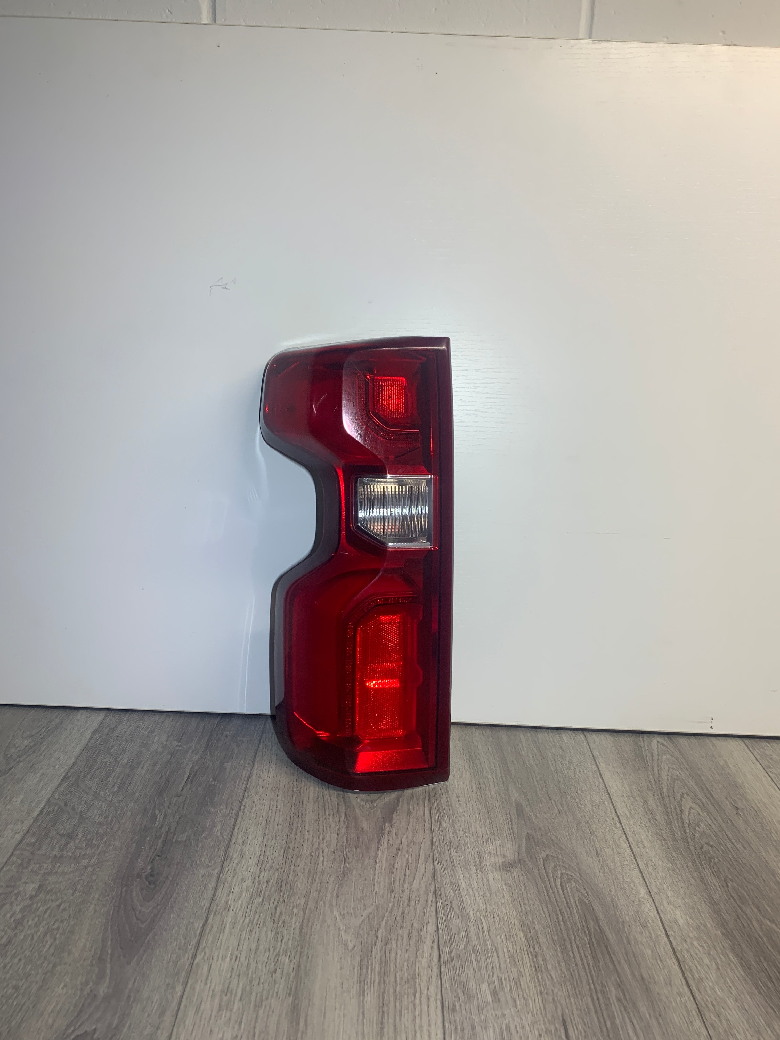 2019 - 2025 CHEVY SILVERADO 1500 2500 3500 DRIVER SIDE TAIL LIGHT 87826666