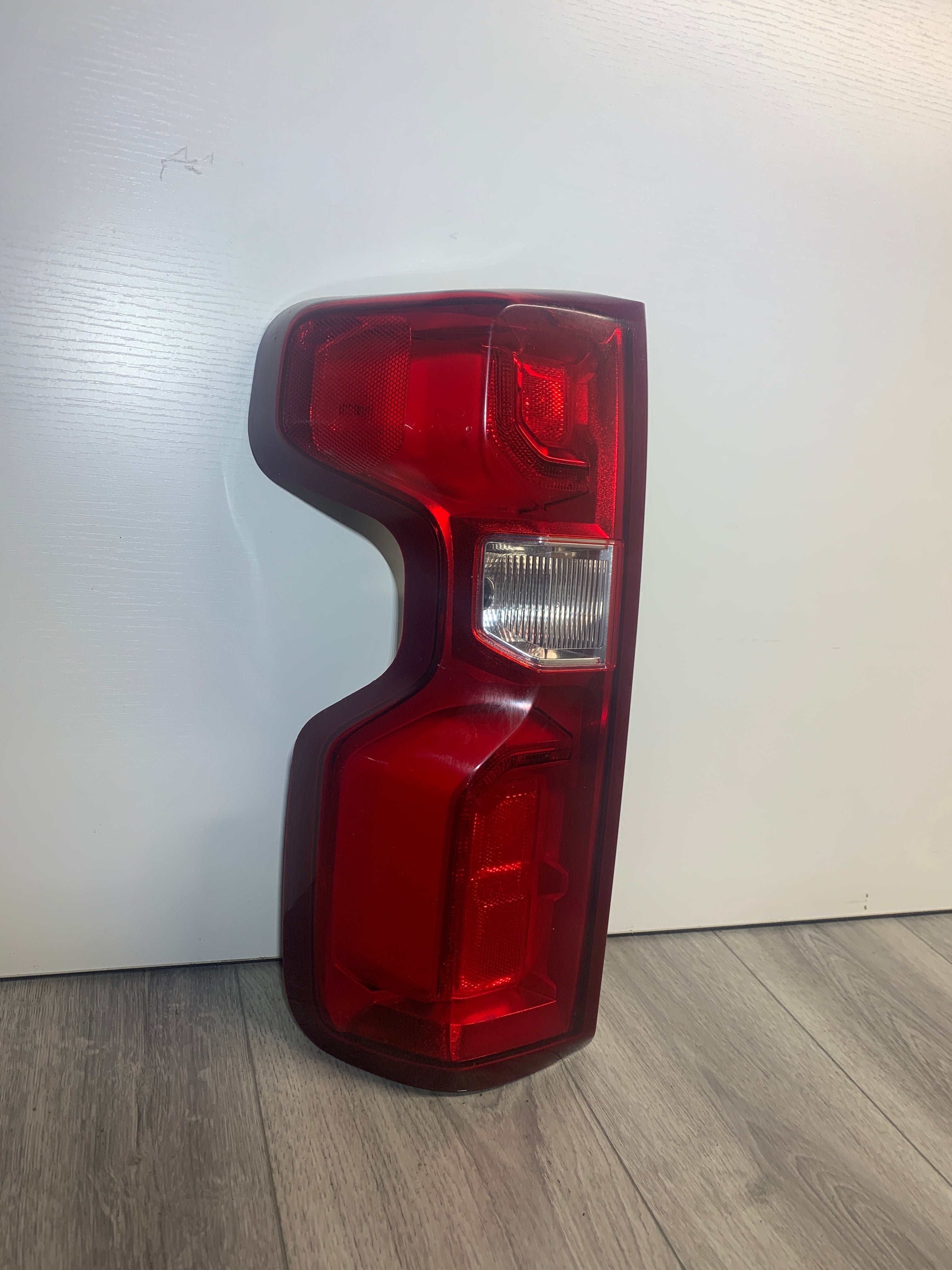 2019 - 2025 CHEVY SILVERADO 1500 2500 3500 DRIVER SIDE TAIL LIGHT 87826666