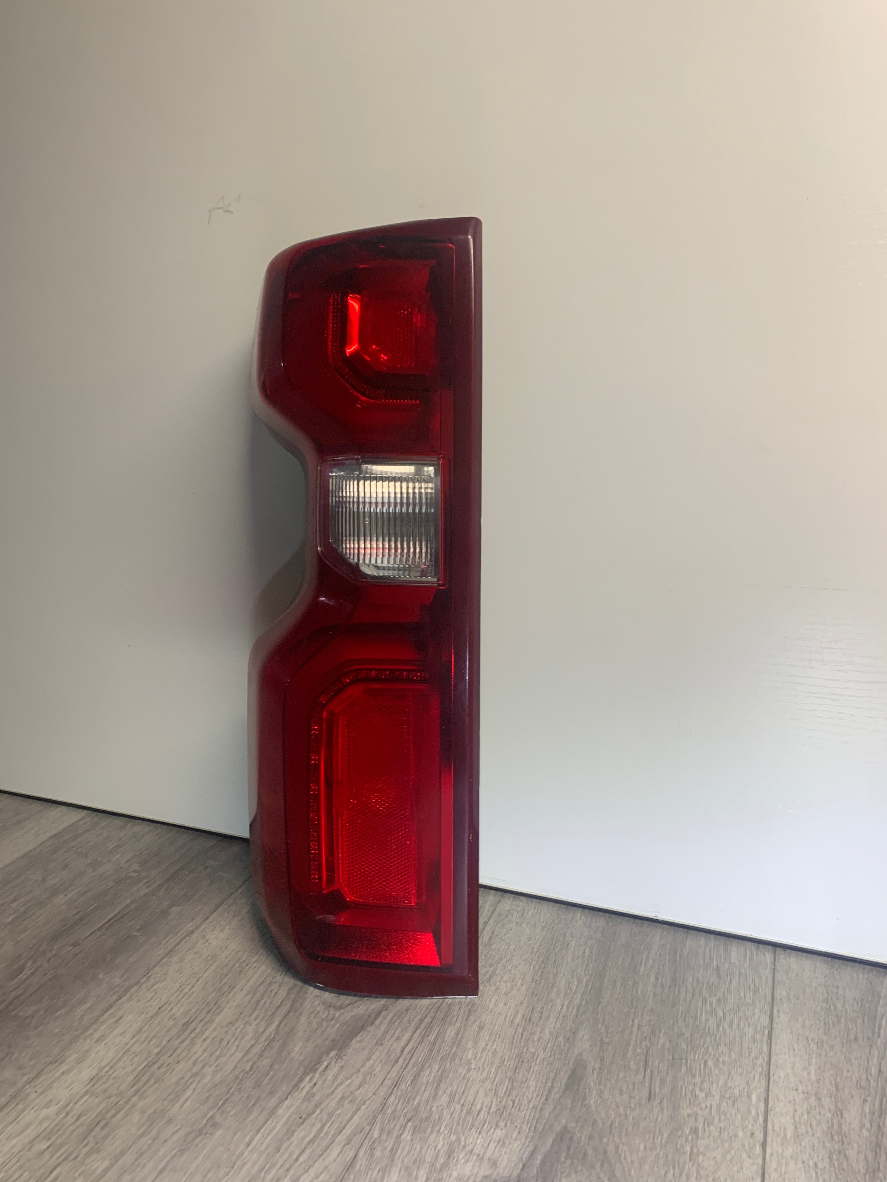 2019 - 2025 CHEVY SILVERADO 1500 2500 3500 DRIVER SIDE TAIL LIGHT 87826666