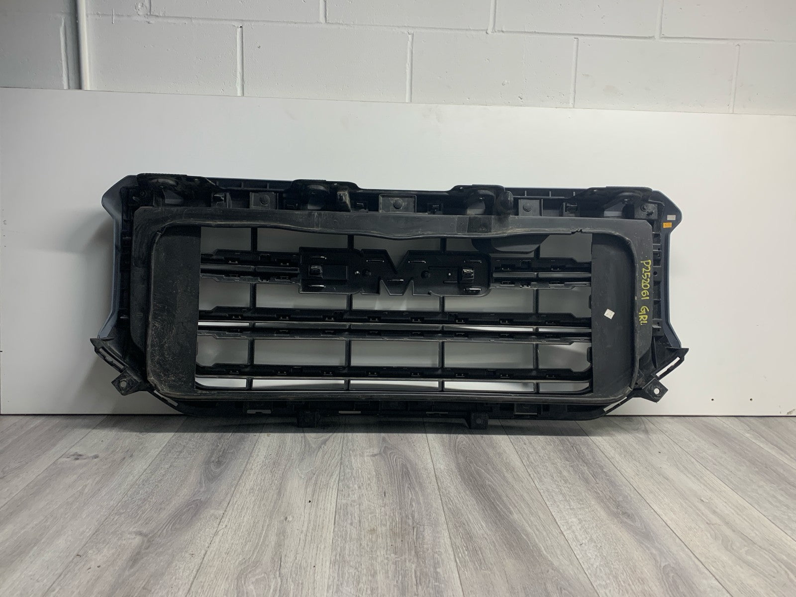 2016 - 2019 GMC SIERRA 1500 FRONT GRILLE 23496236