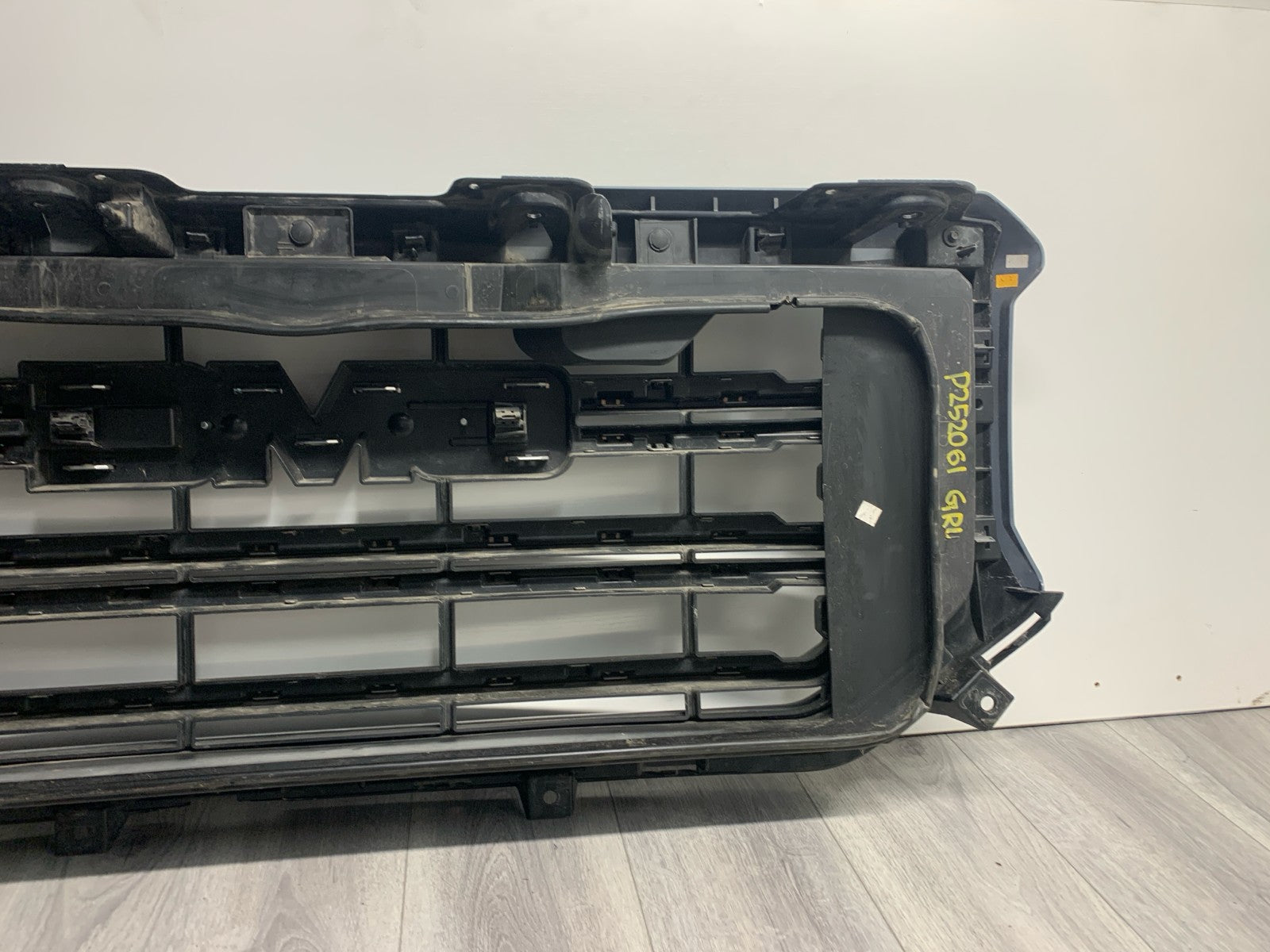 2016 - 2019 GMC SIERRA 1500 FRONT GRILLE 23496236