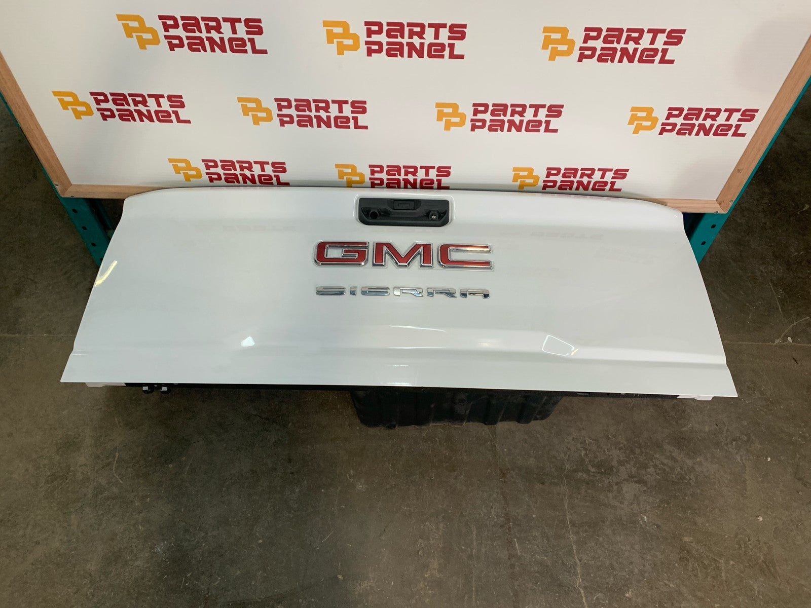 2019 - 2025 GMC SIERRA 2500 / 3500 WHITE TAILGATE ASSEMBLY