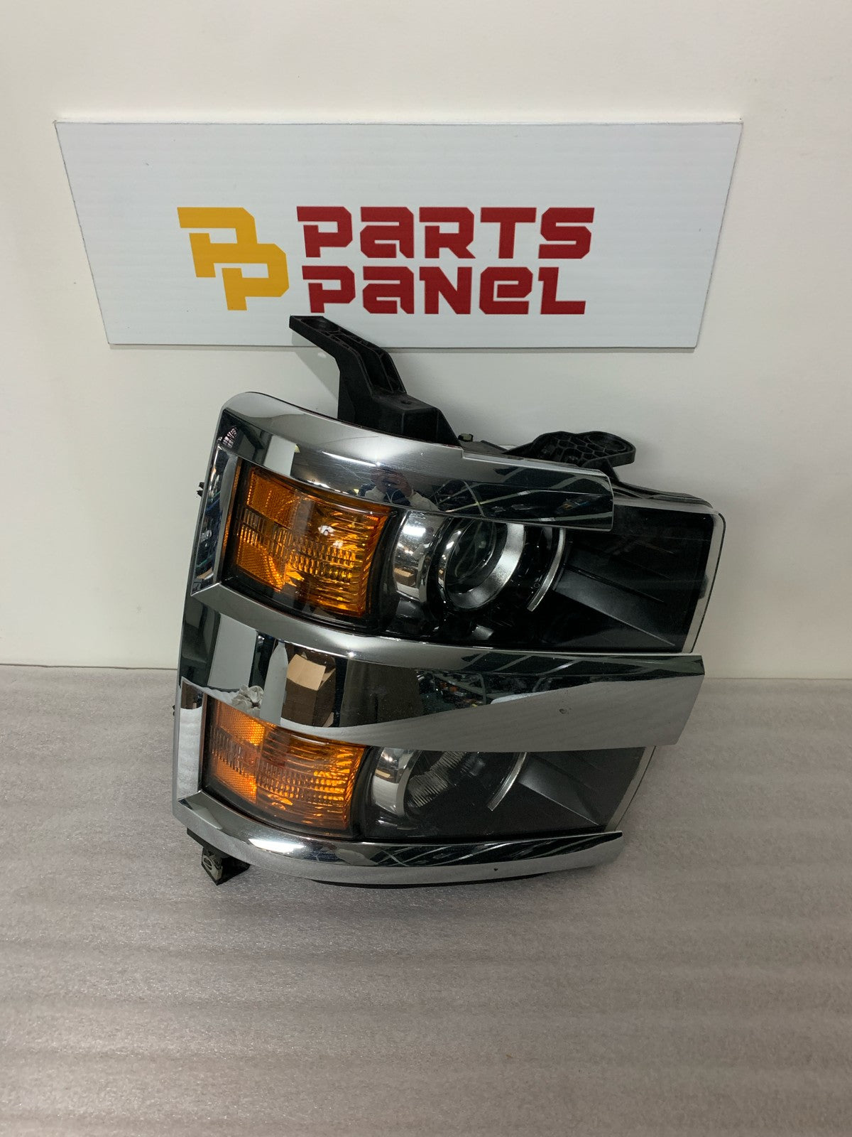 2015 - 2019 CHEVROLET SILVERADO 2500 3500 HEAVY DUTY PASSENGER SIDE HALOGEN HEADLIGHT 84096573