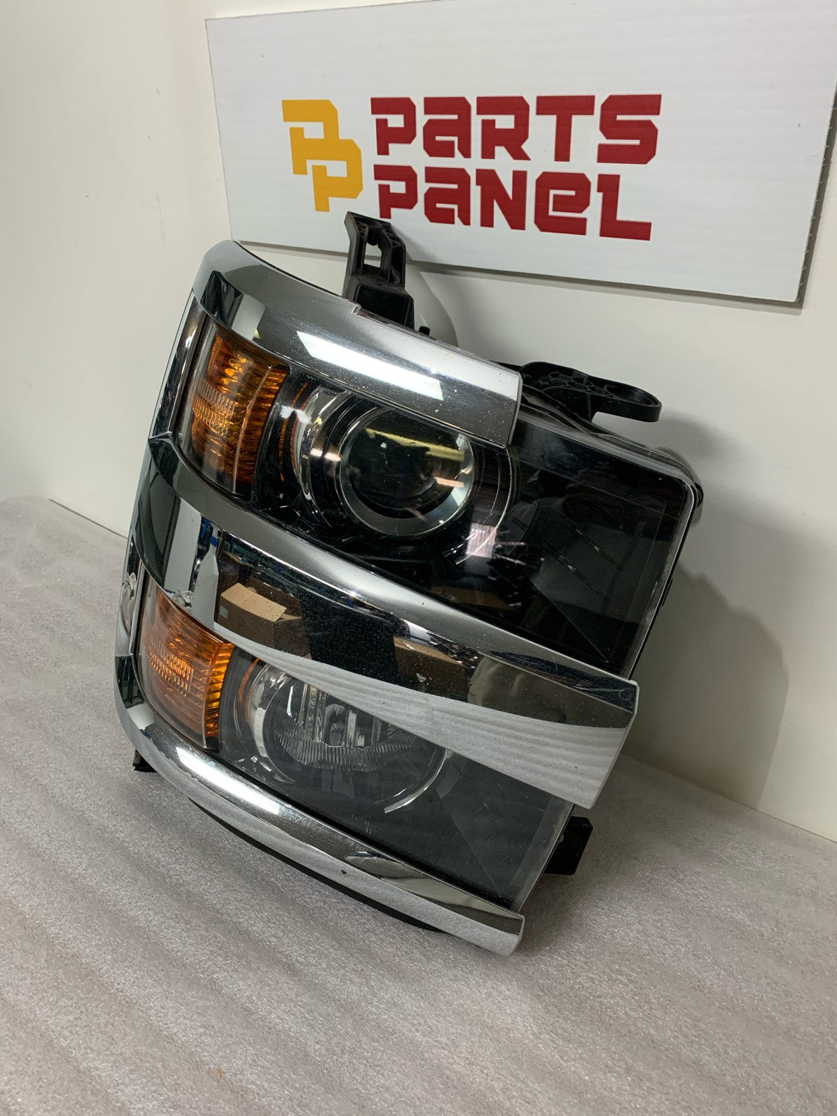 2015 - 2019 CHEVROLET SILVERADO 2500 3500 HEAVY DUTY PASSENGER SIDE HALOGEN HEADLIGHT 84096573
