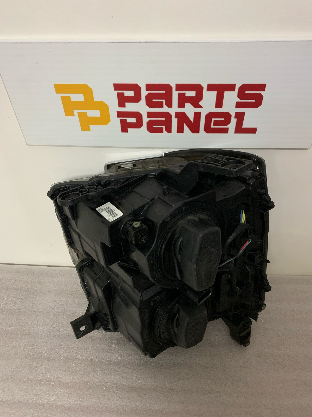 2015 - 2019 CHEVROLET SILVERADO 2500 3500 HEAVY DUTY PASSENGER SIDE HALOGEN HEADLIGHT 84096573