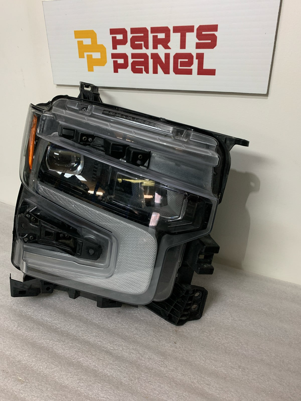 2022 - 2026 CHEVROLET SILVERADO 1500 PASSENGER SIDE HEADLIGHT 84606139