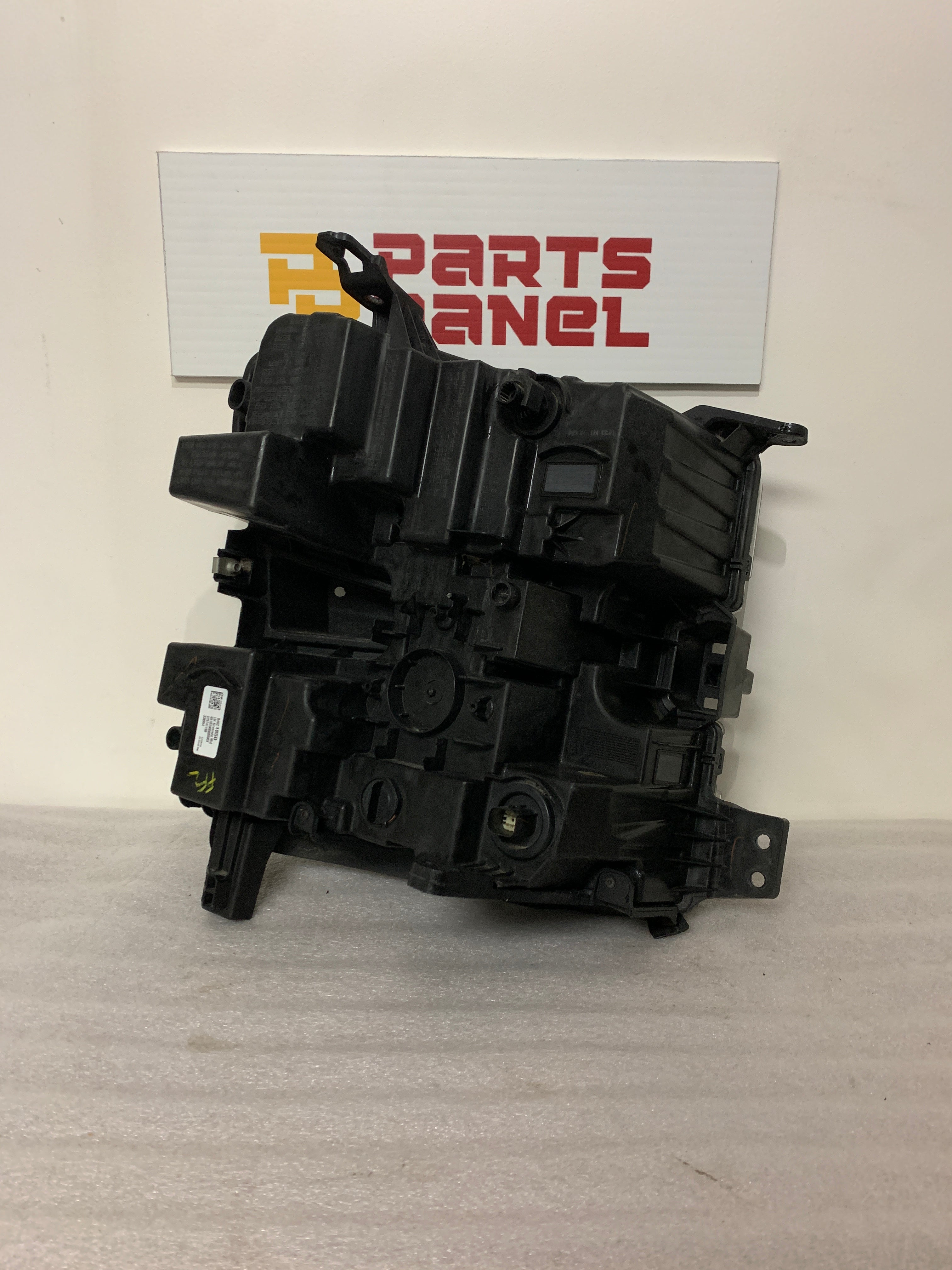 2019 - 2022 CHEVROLET SILVERADO 1500 DRIVER SIDE HEADLIGHT 84621850