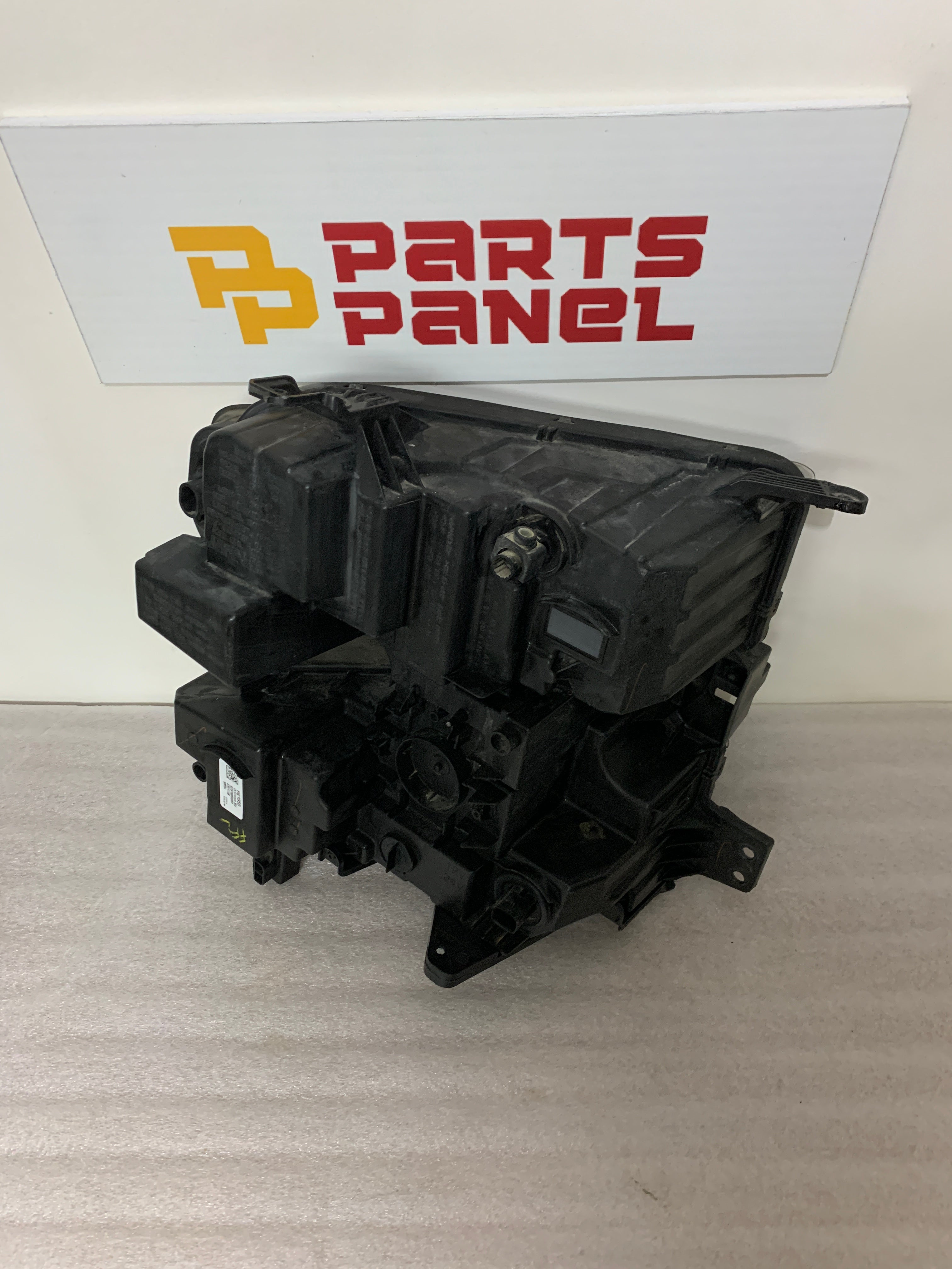 2019 - 2022 CHEVROLET SILVERADO 1500 DRIVER SIDE HEADLIGHT 84621850