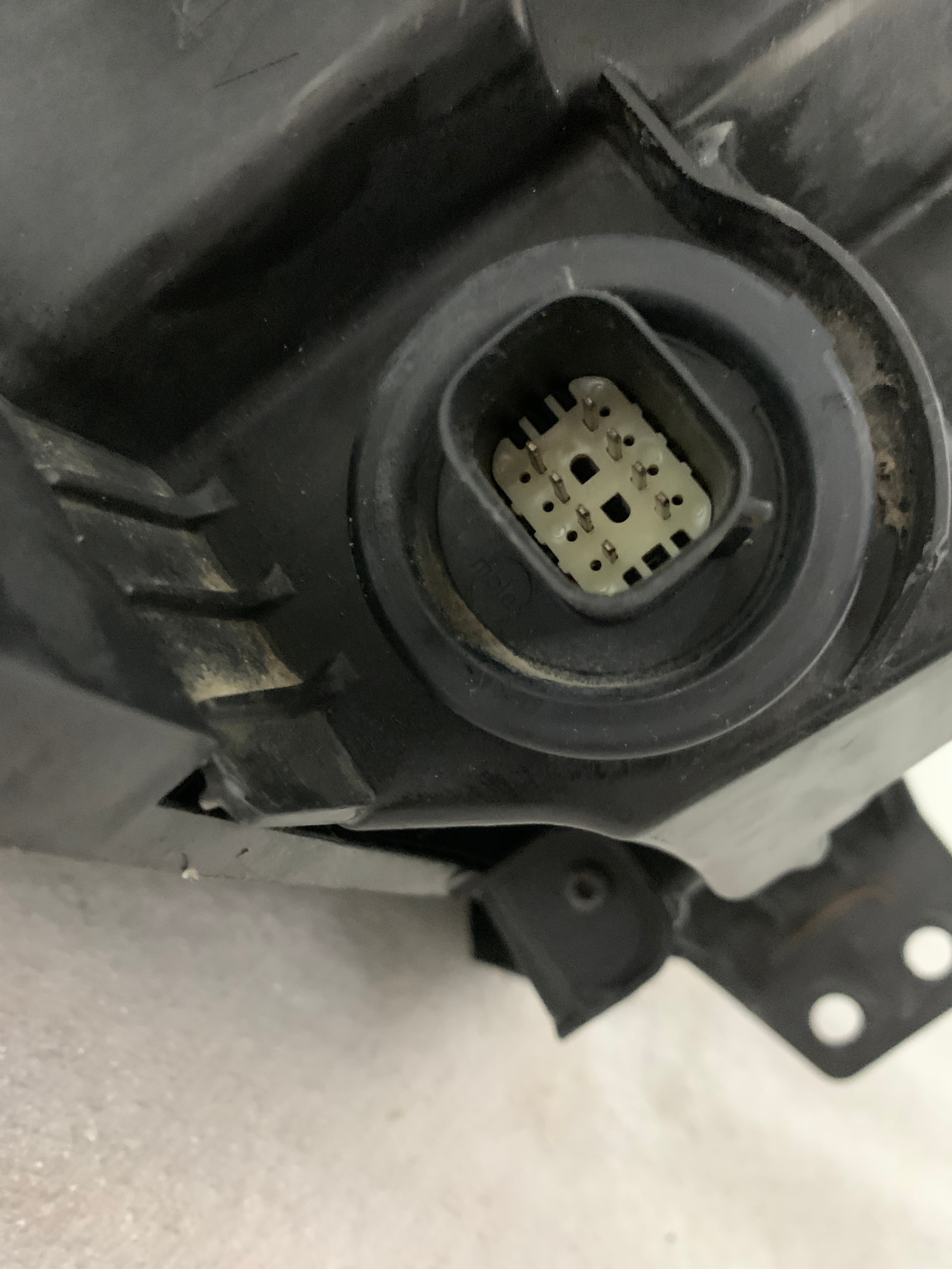 2019 - 2022 CHEVROLET SILVERADO 1500 DRIVER SIDE HEADLIGHT 84621850