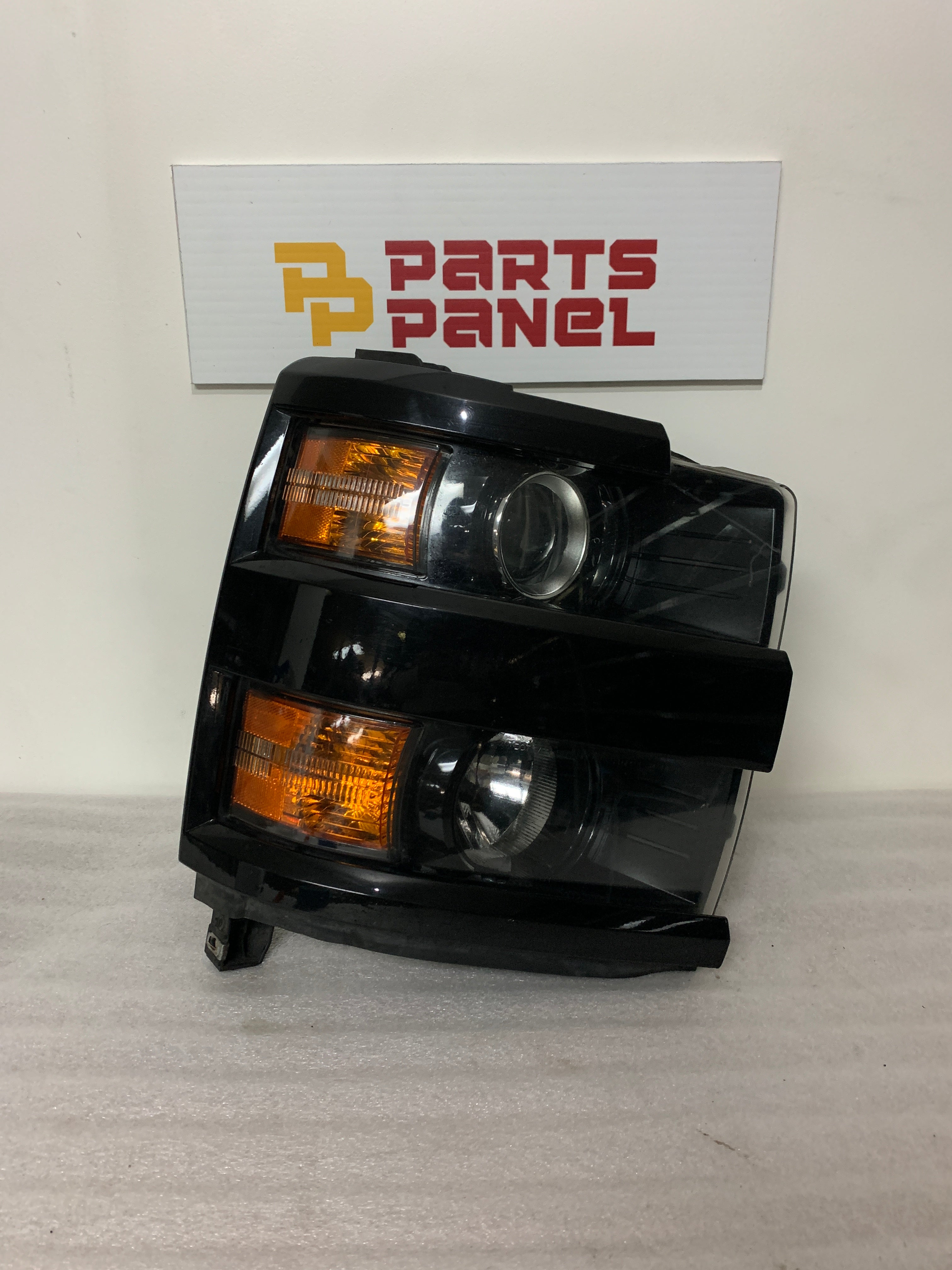2015 - 2019 CHEVROLET SILVERADO 2500 3500 HEAVY DUTY PASSENGER SIDE HALOGEN HEADLIGHT 84096569