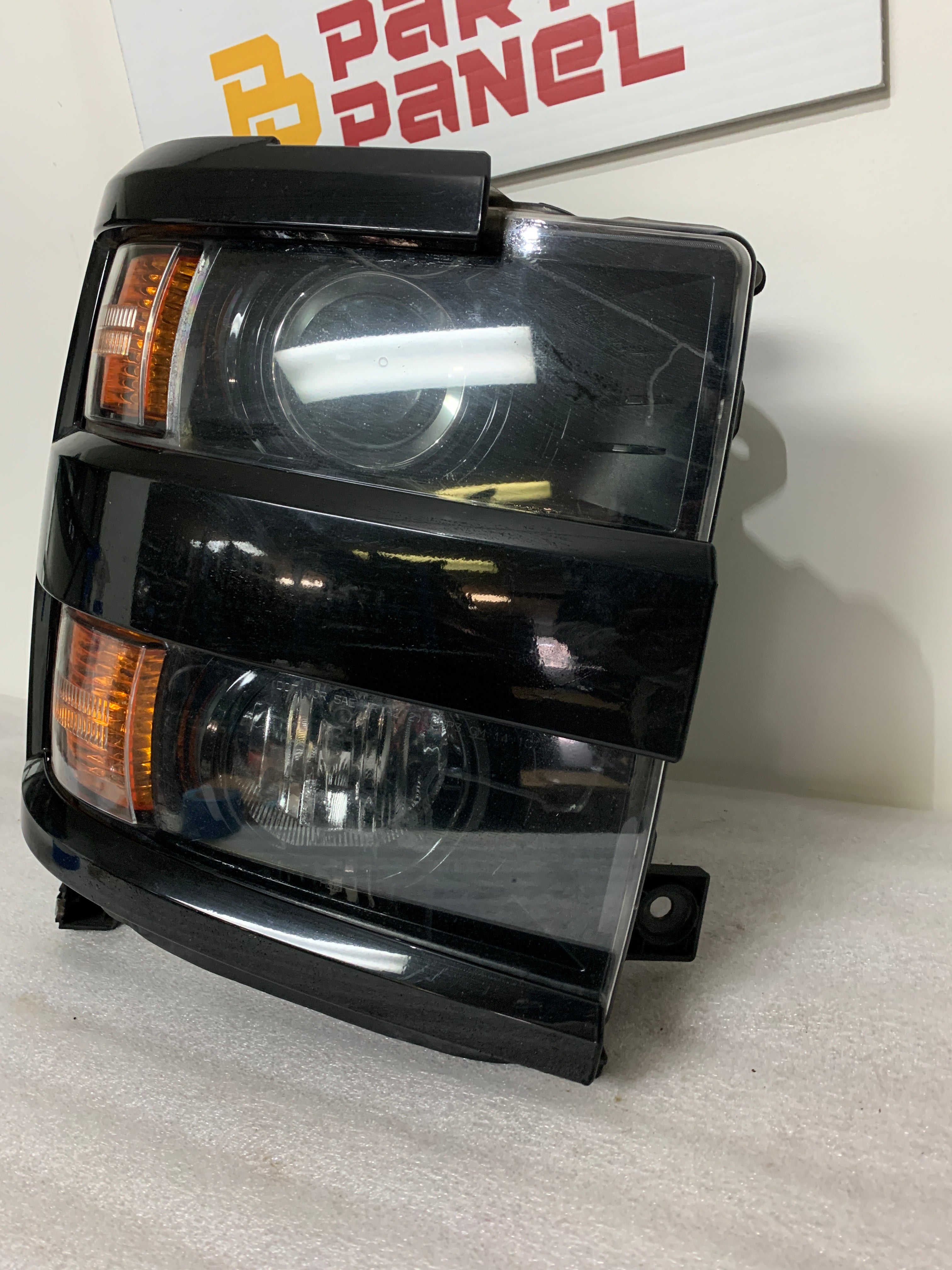 2015 - 2019 CHEVROLET SILVERADO 2500 3500 HEAVY DUTY PASSENGER SIDE HALOGEN HEADLIGHT 84096569