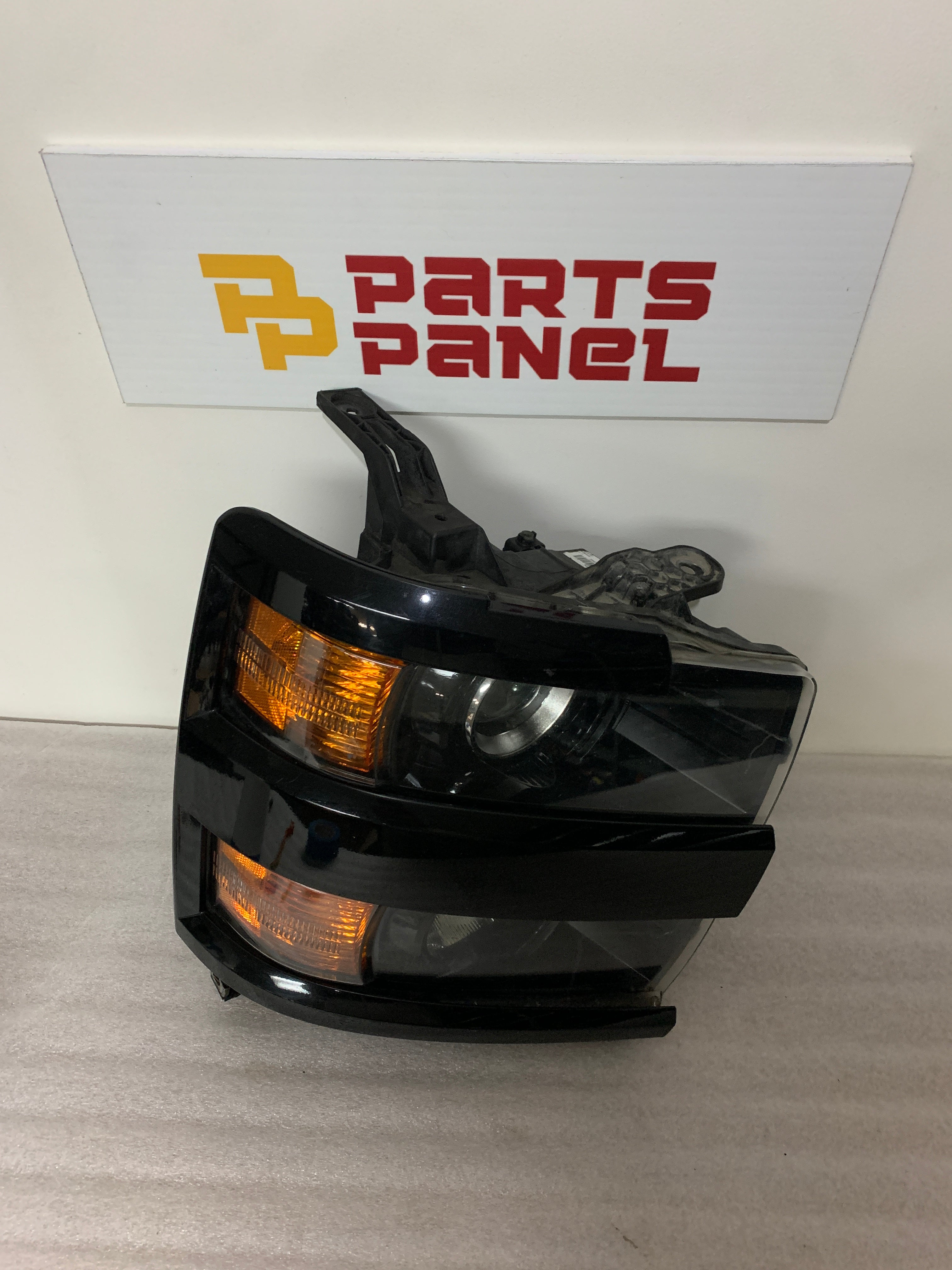 2015 - 2019 CHEVROLET SILVERADO 2500 3500 HEAVY DUTY PASSENGER SIDE HALOGEN HEADLIGHT 84096569