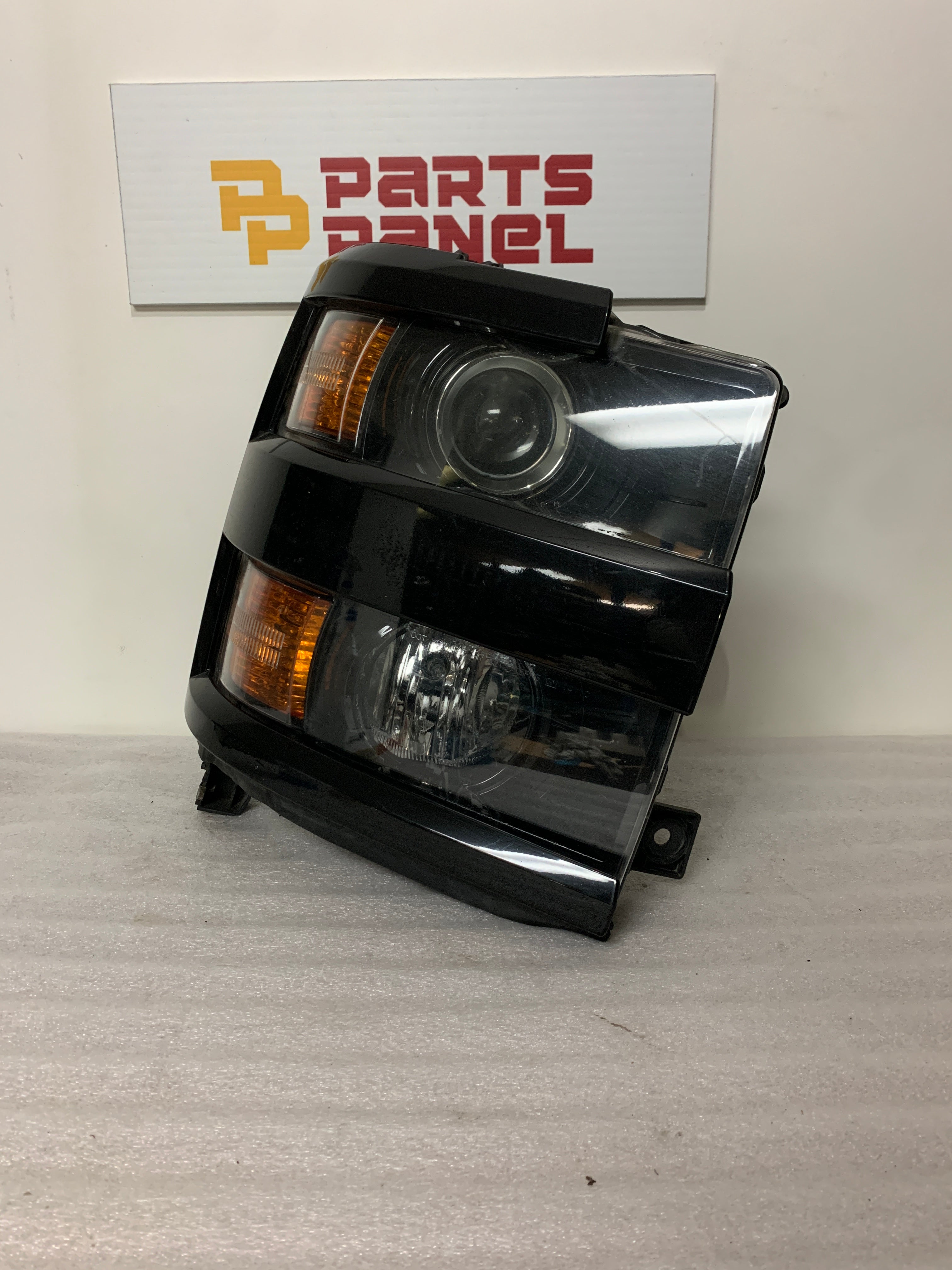 2015 - 2019 CHEVROLET SILVERADO 2500 3500 HEAVY DUTY PASSENGER SIDE HALOGEN HEADLIGHT 84096569