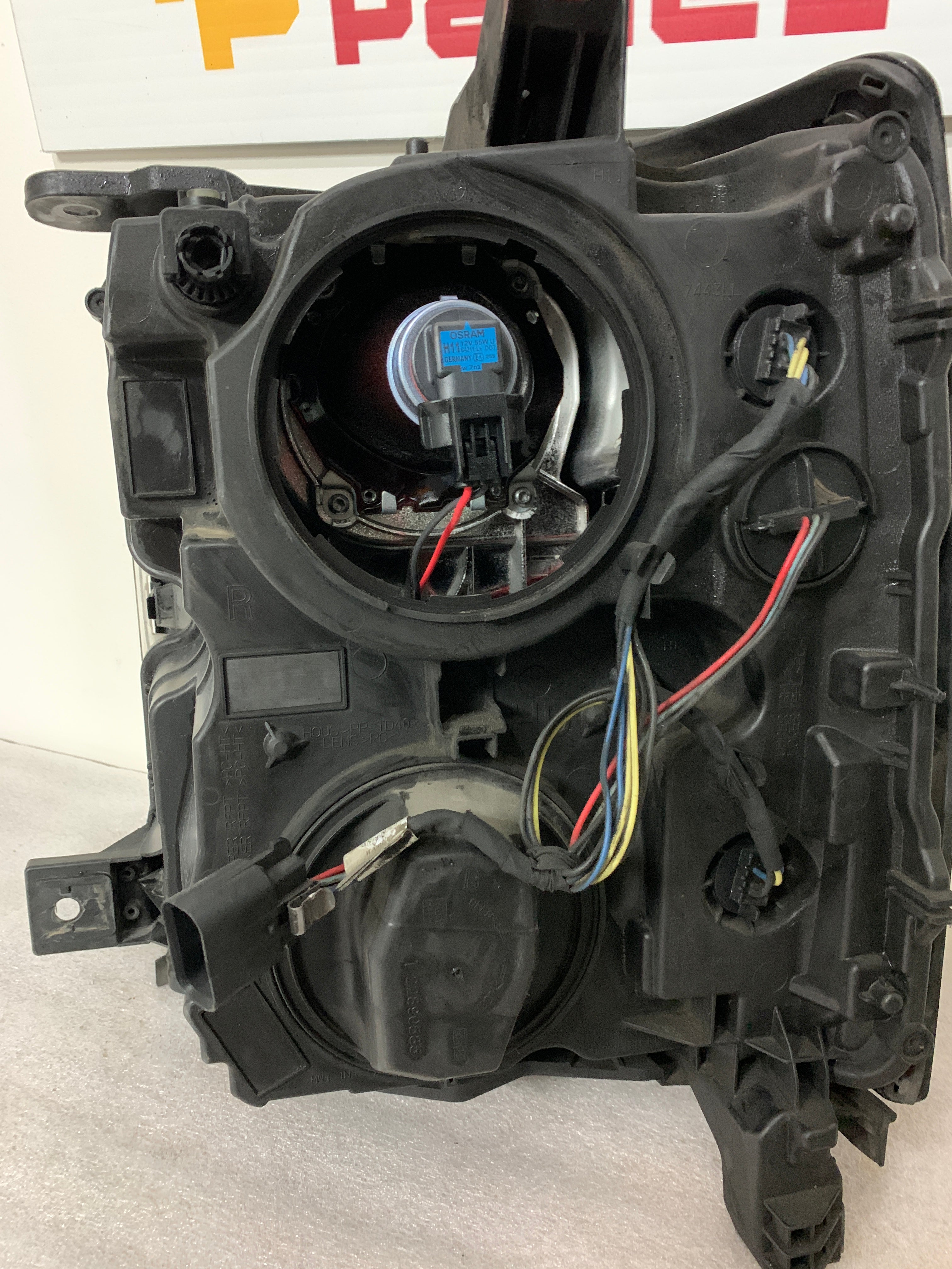 2015 - 2019 CHEVROLET SILVERADO 2500 3500 HEAVY DUTY PASSENGER SIDE HALOGEN HEADLIGHT 84096569