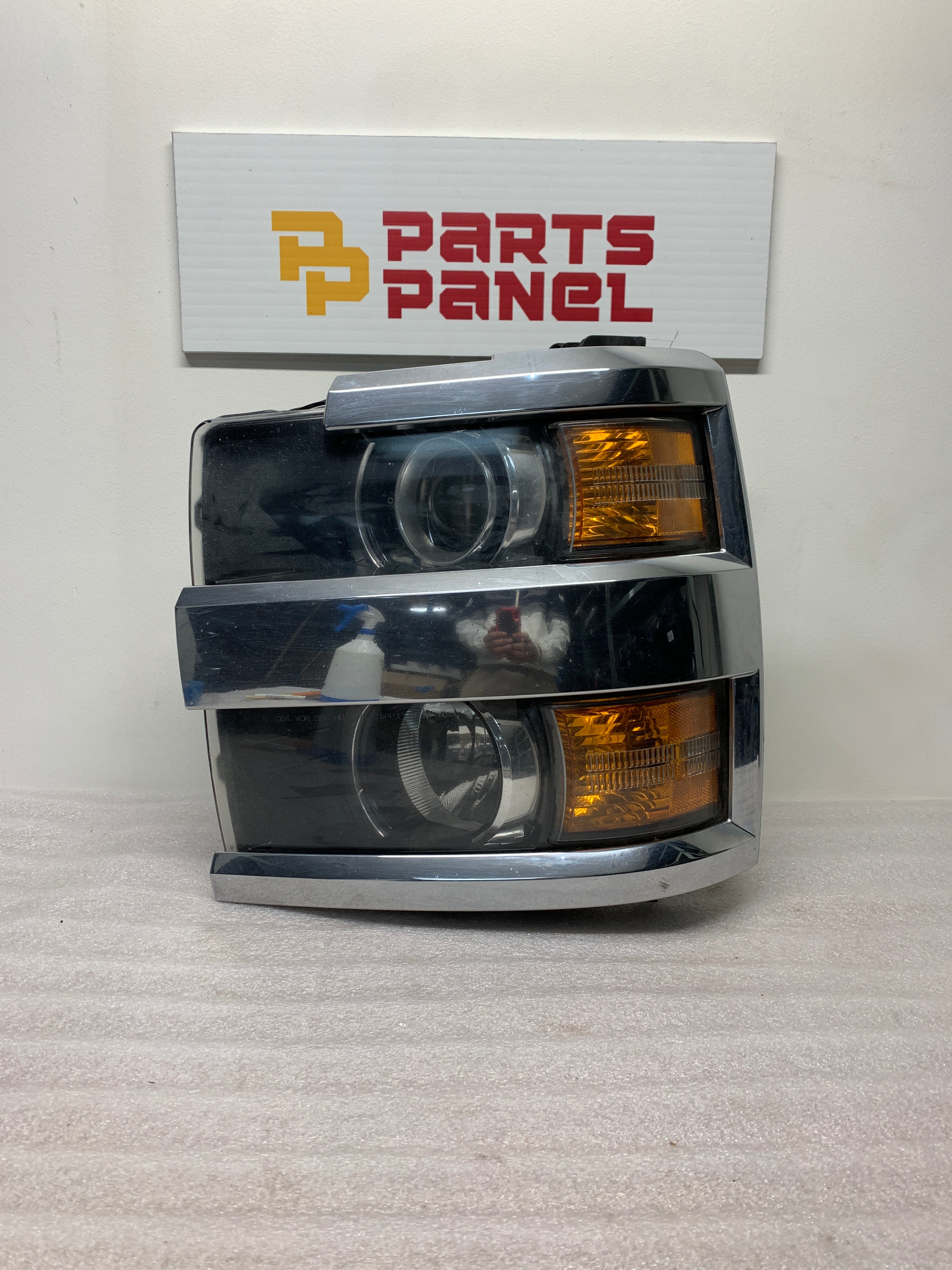 2015 - 2019 CHEVROLET SILVERADO 2500 3500 HEAVY DUTY DRVER SIDE HALOGEN HEADLIGHT 23341233