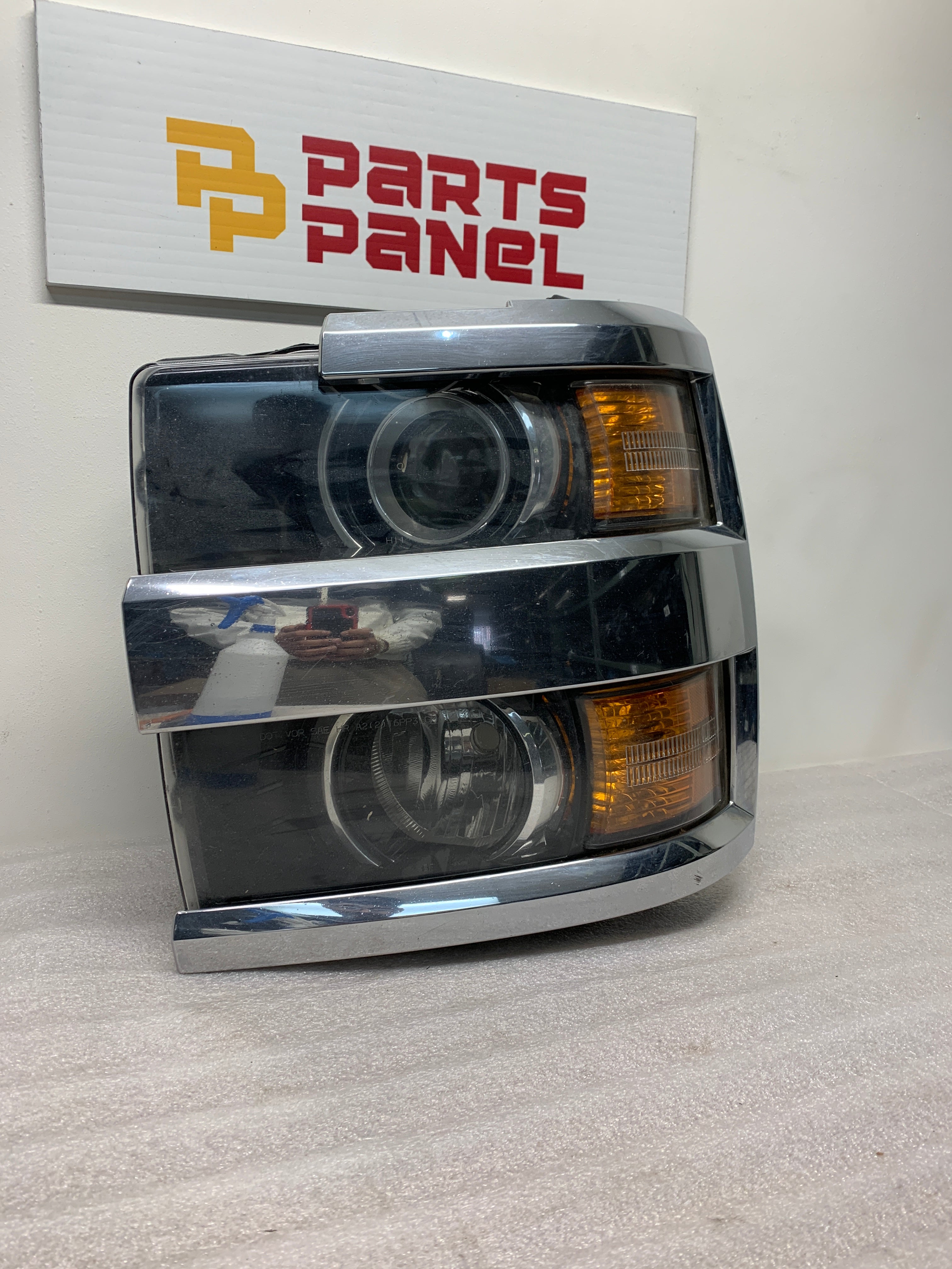 2015 - 2019 CHEVROLET SILVERADO 2500 3500 HEAVY DUTY DRVER SIDE HALOGEN HEADLIGHT 23341233