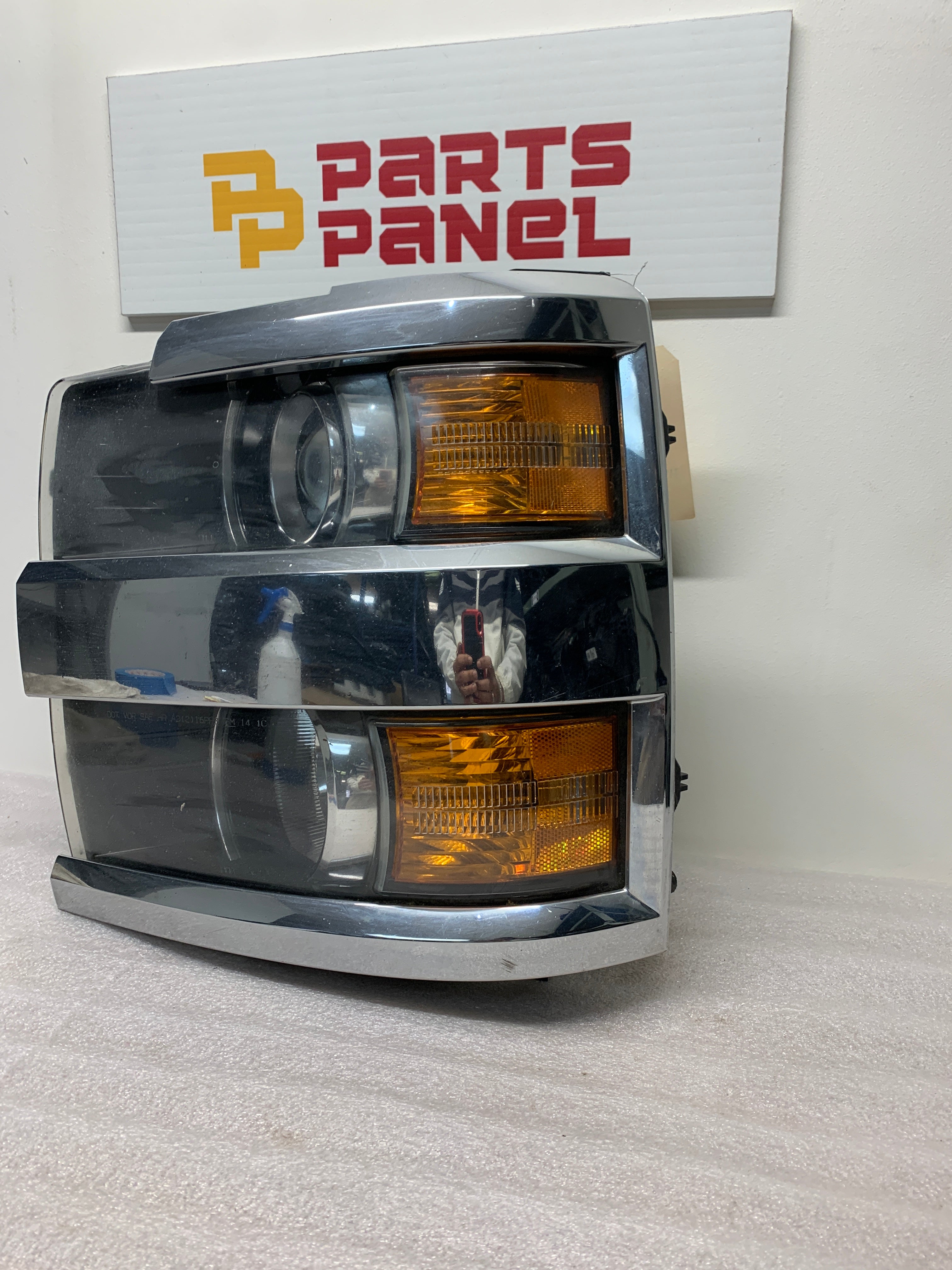 2015 - 2019 CHEVROLET SILVERADO 2500 3500 HEAVY DUTY DRVER SIDE HALOGEN HEADLIGHT 23341233