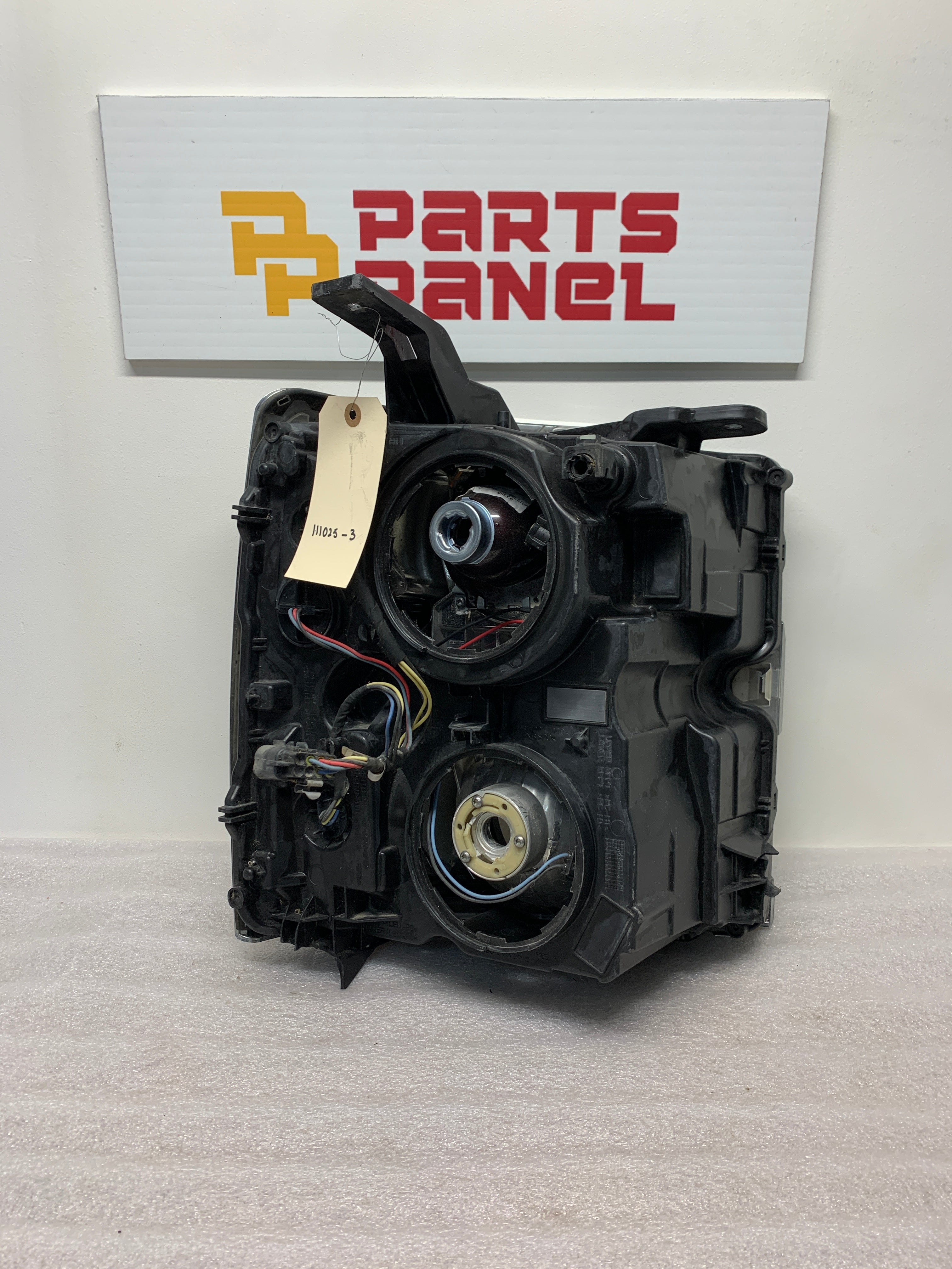 2015 - 2019 CHEVROLET SILVERADO 2500 3500 HEAVY DUTY DRVER SIDE HALOGEN HEADLIGHT 23341233