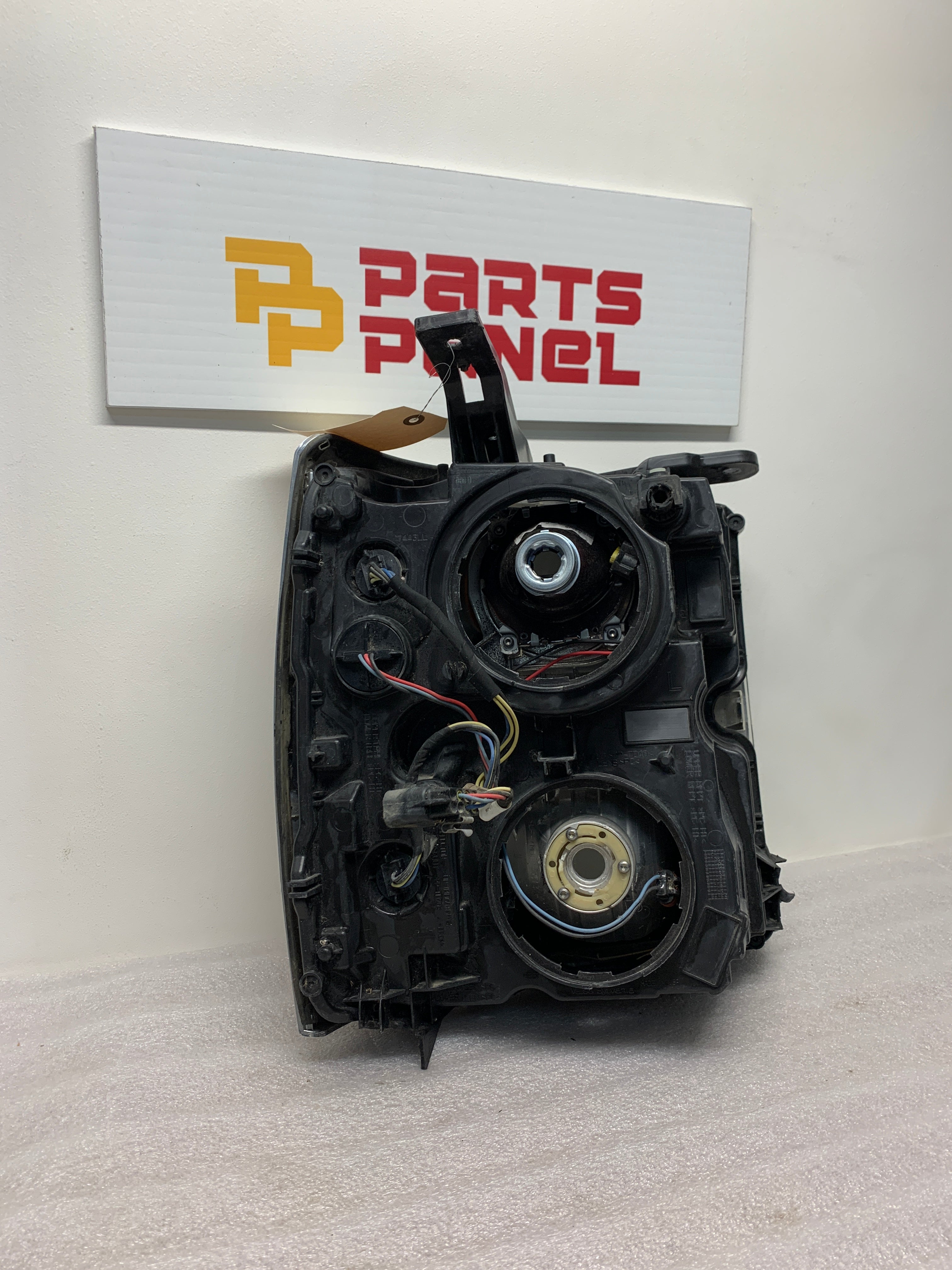 2015 - 2019 CHEVROLET SILVERADO 2500 3500 HEAVY DUTY DRVER SIDE HALOGEN HEADLIGHT 23341233
