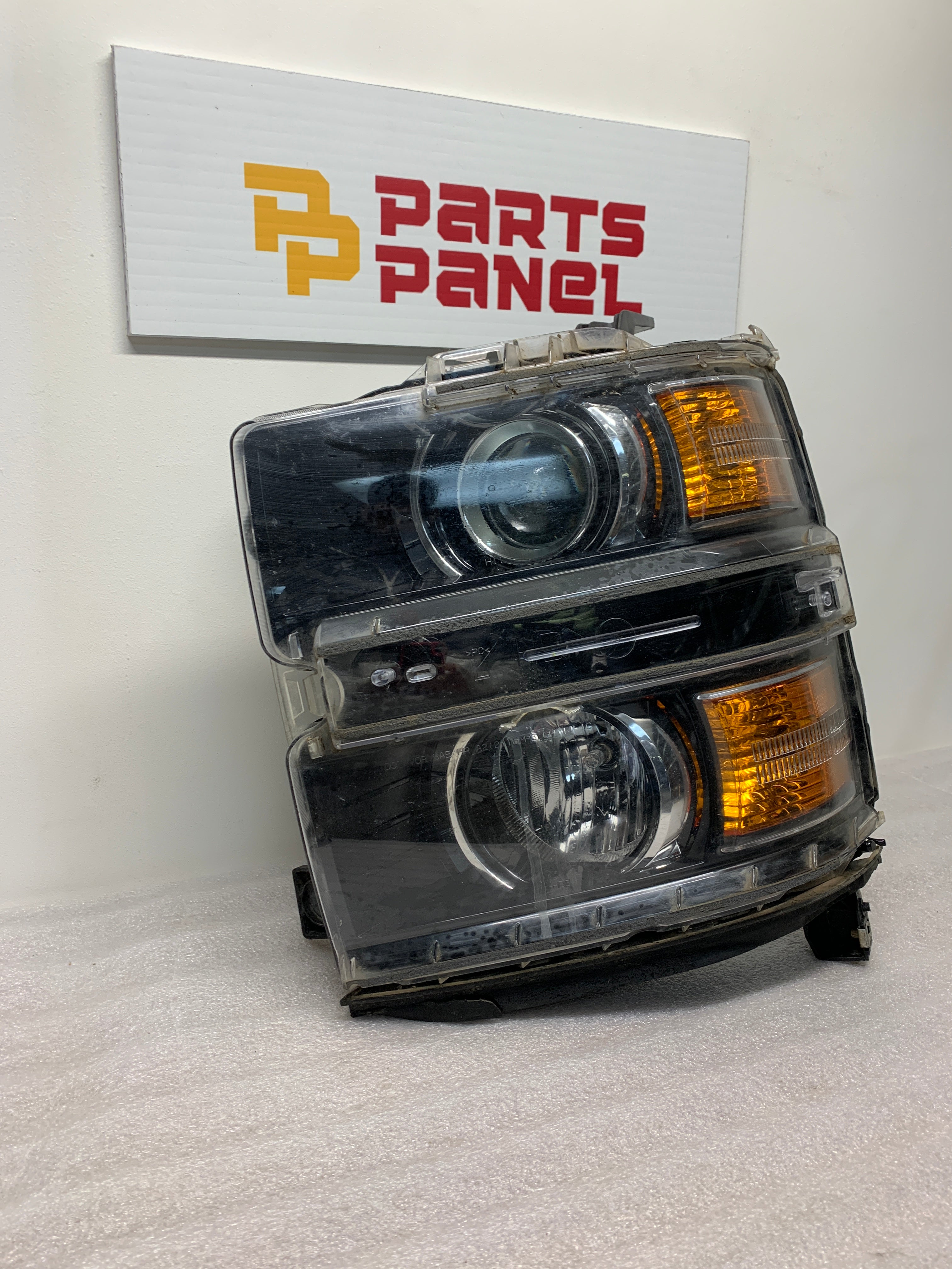 2015 - 2019 CHEVROLET SILVERADO 2500 3500 DRIVER SIDE HALOGEN HEADLIGTH 84388592