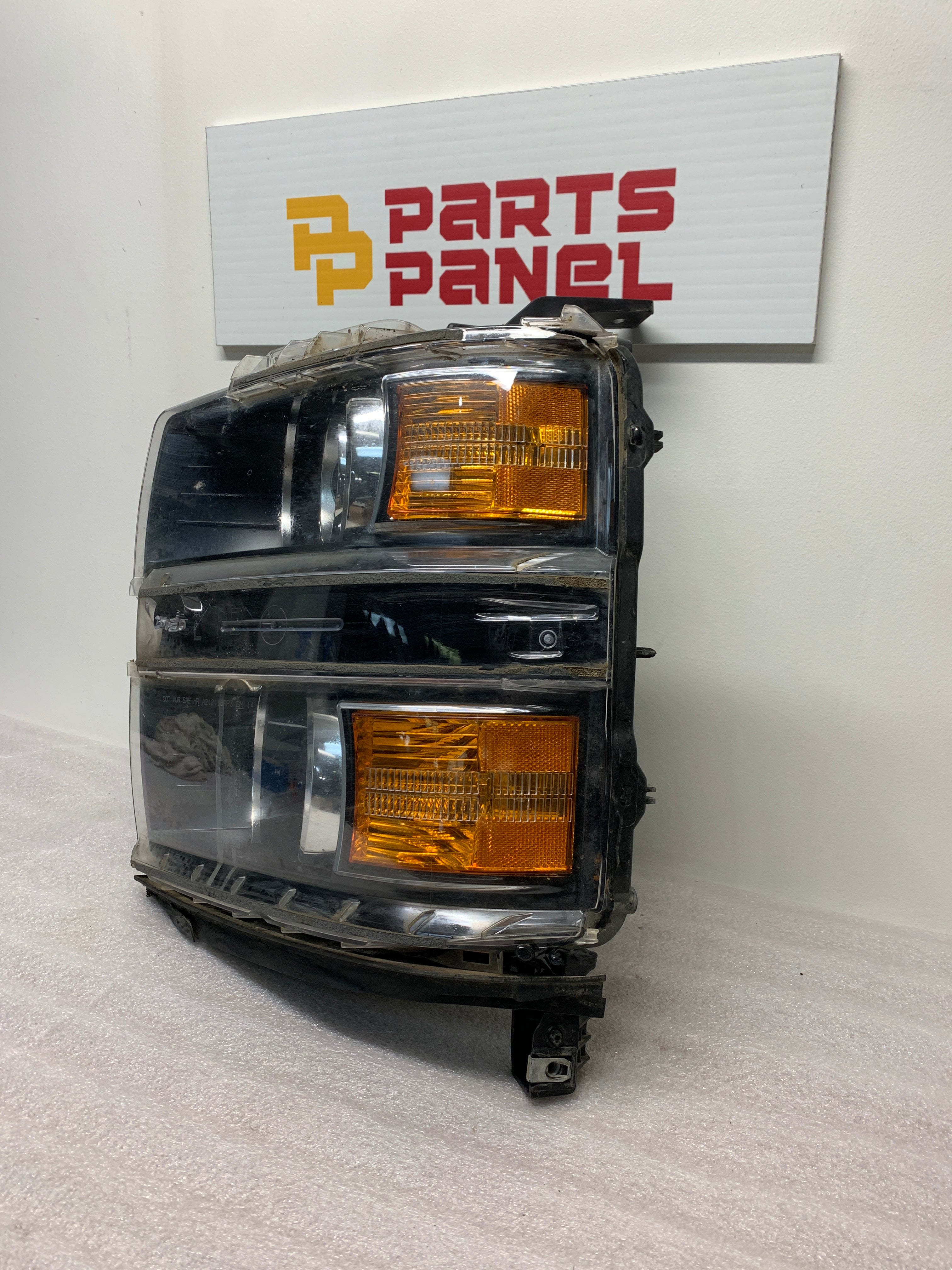2015 - 2019 CHEVROLET SILVERADO 2500 3500 DRIVER SIDE HALOGEN HEADLIGTH 84388592