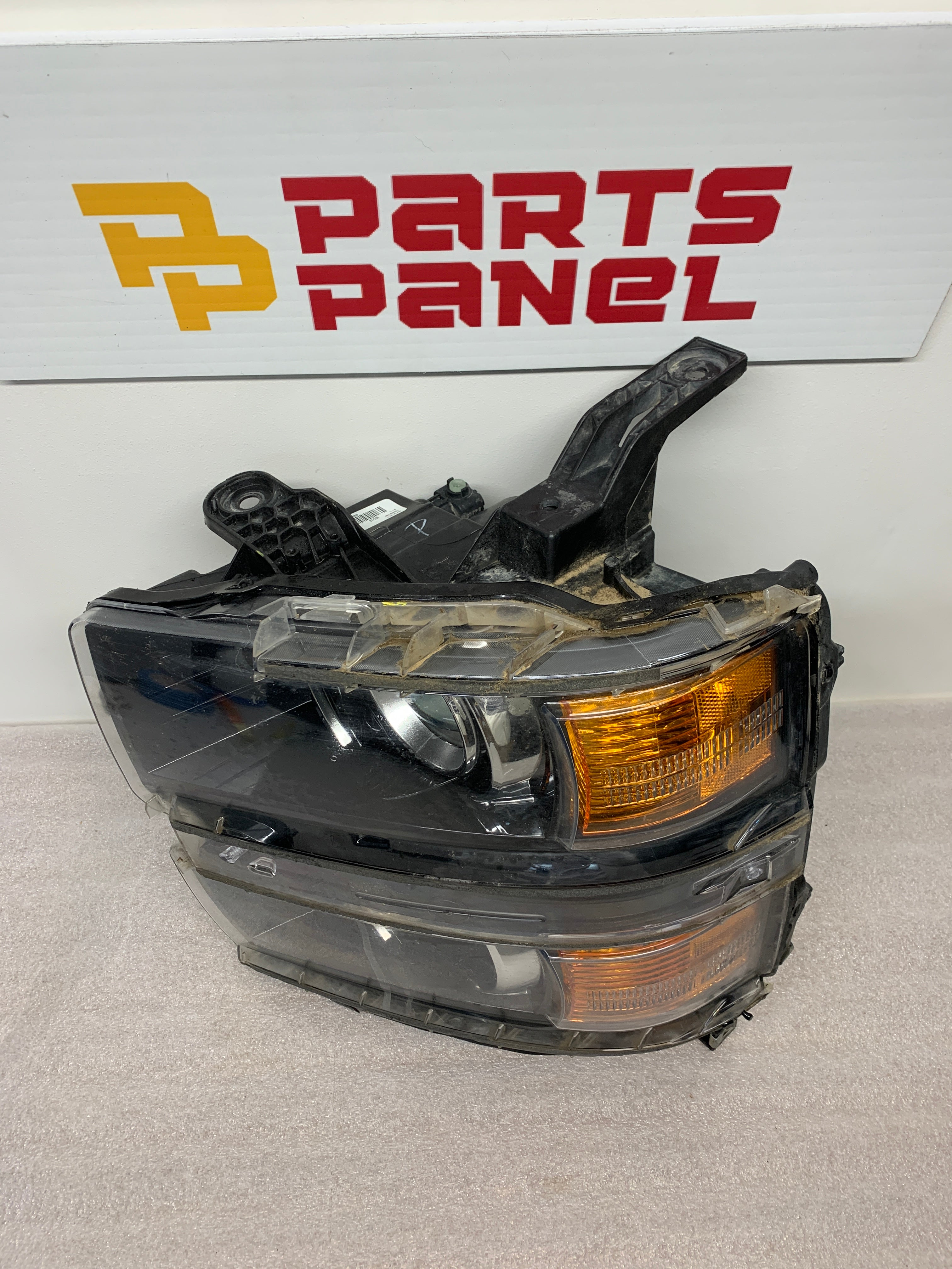 2015 - 2019 CHEVROLET SILVERADO 2500 3500 DRIVER SIDE HALOGEN HEADLIGTH 84388592