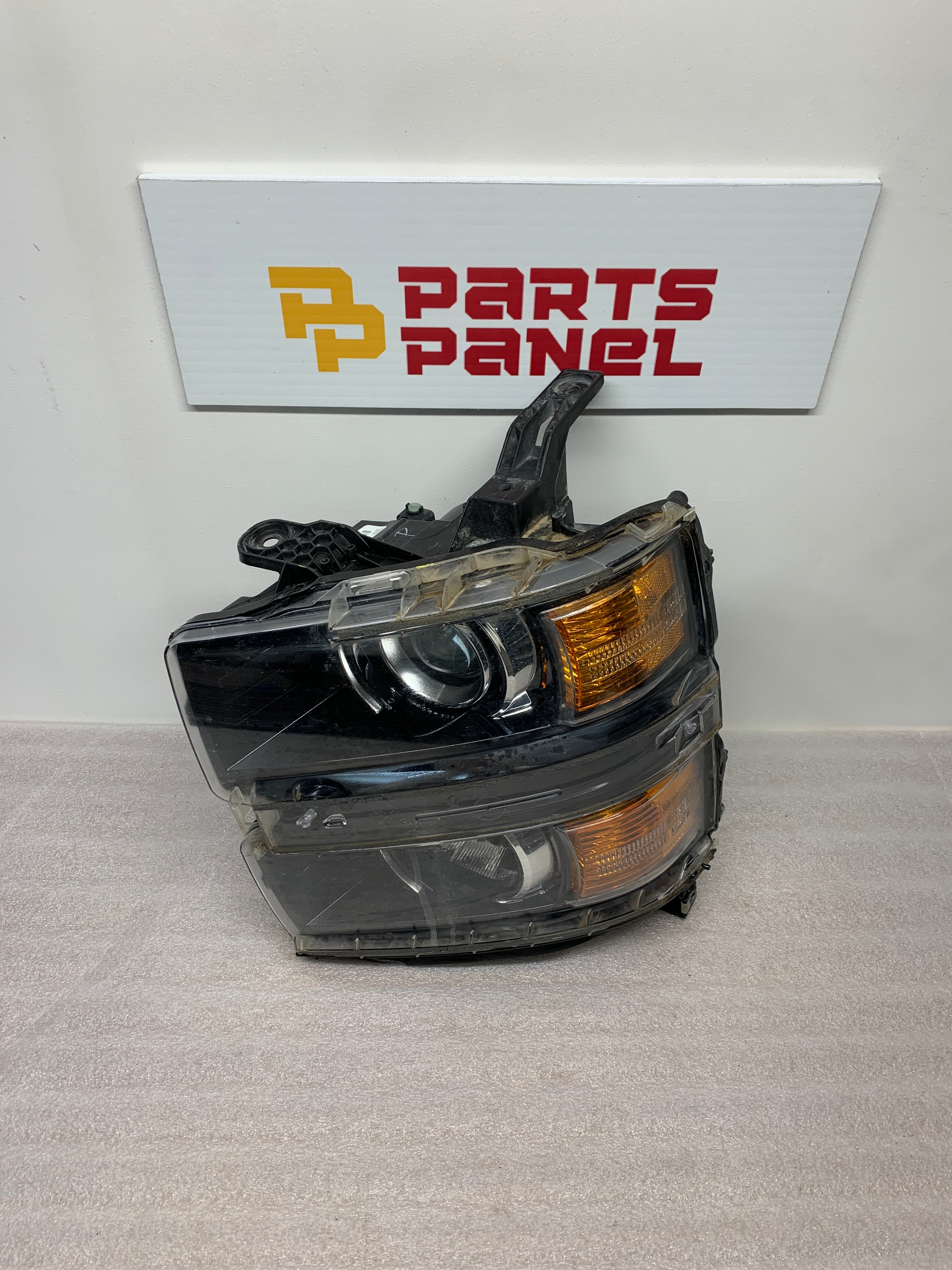 2015 - 2019 CHEVROLET SILVERADO 2500 3500 DRIVER SIDE HALOGEN HEADLIGTH 84388592