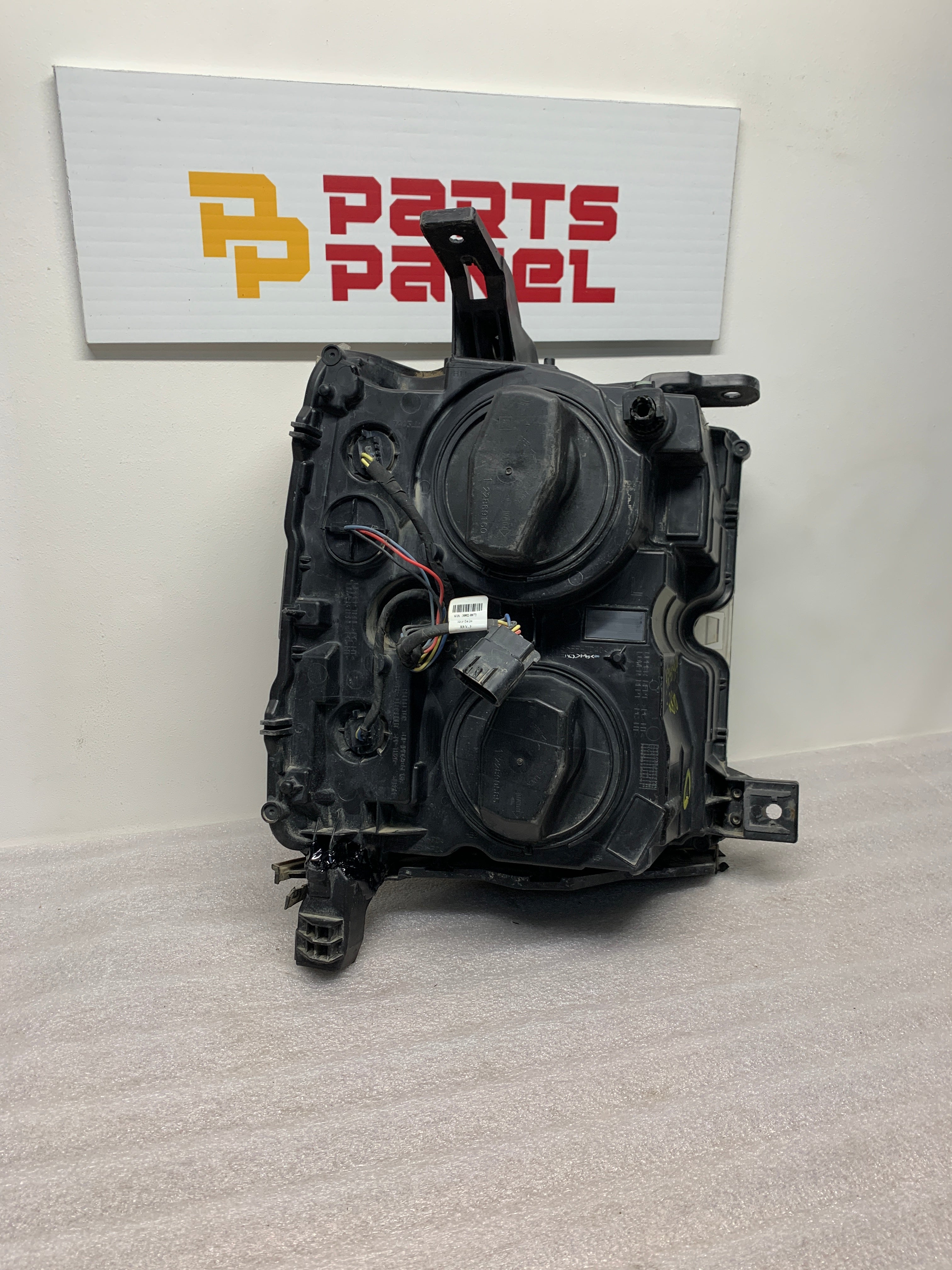 2015 - 2019 CHEVROLET SILVERADO 2500 3500 DRIVER SIDE HALOGEN HEADLIGTH 84388592