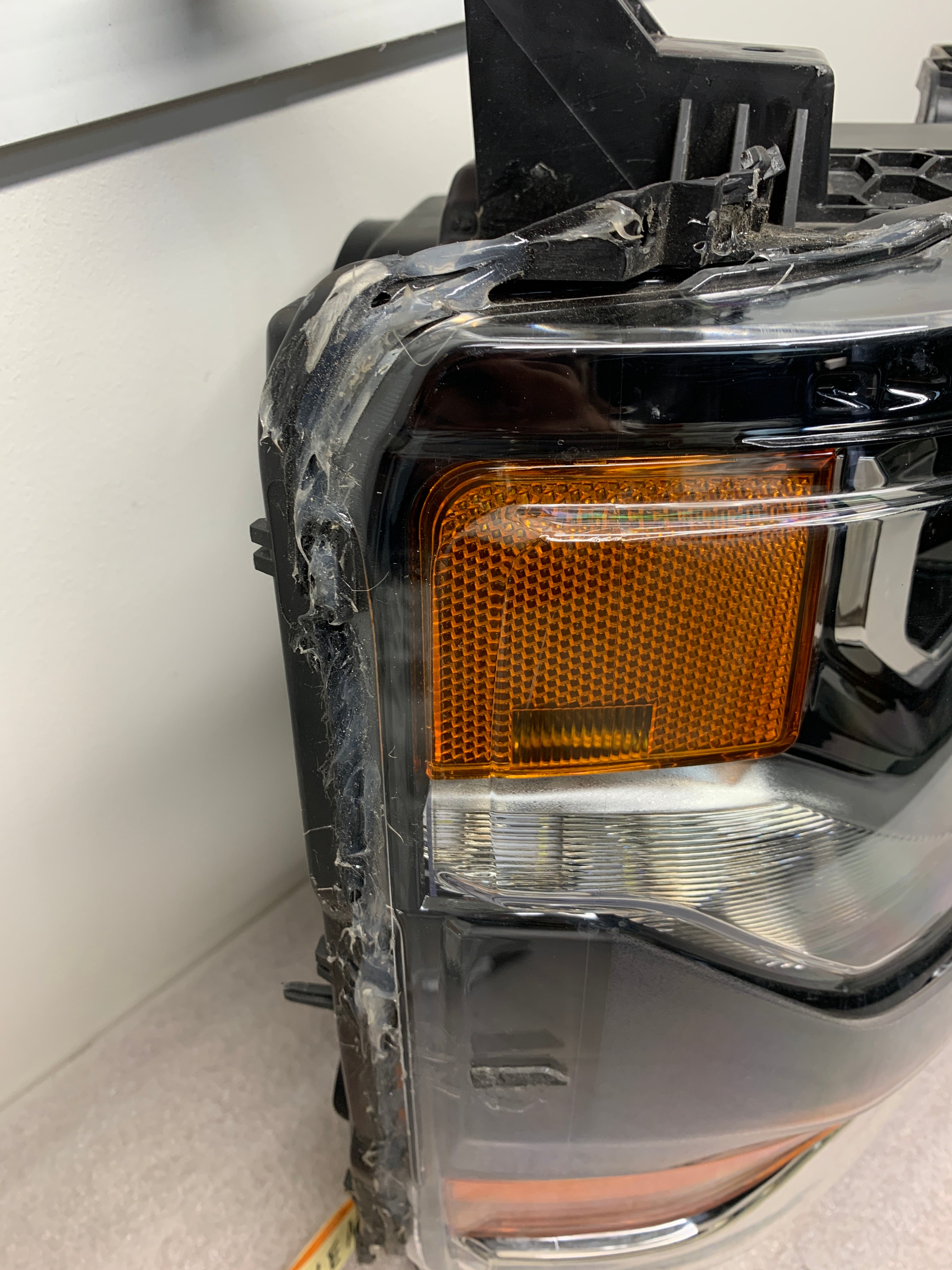 2016 - 2018 CHEVROLET SILVERADO 1500 PASSENGER SIDE HEADLIGHT