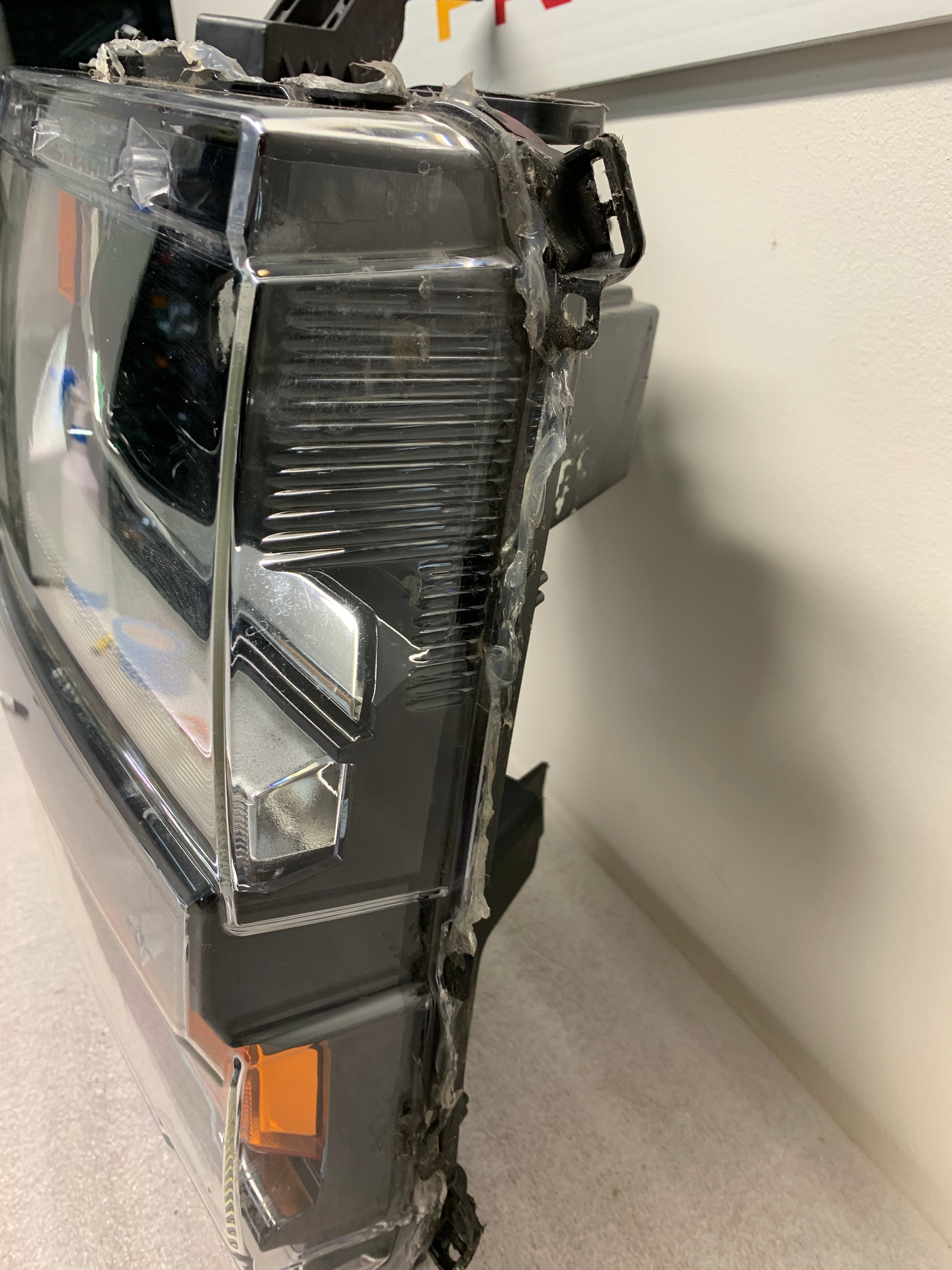 2016 - 2018 CHEVROLET SILVERADO 1500 PASSENGER SIDE HEADLIGHT