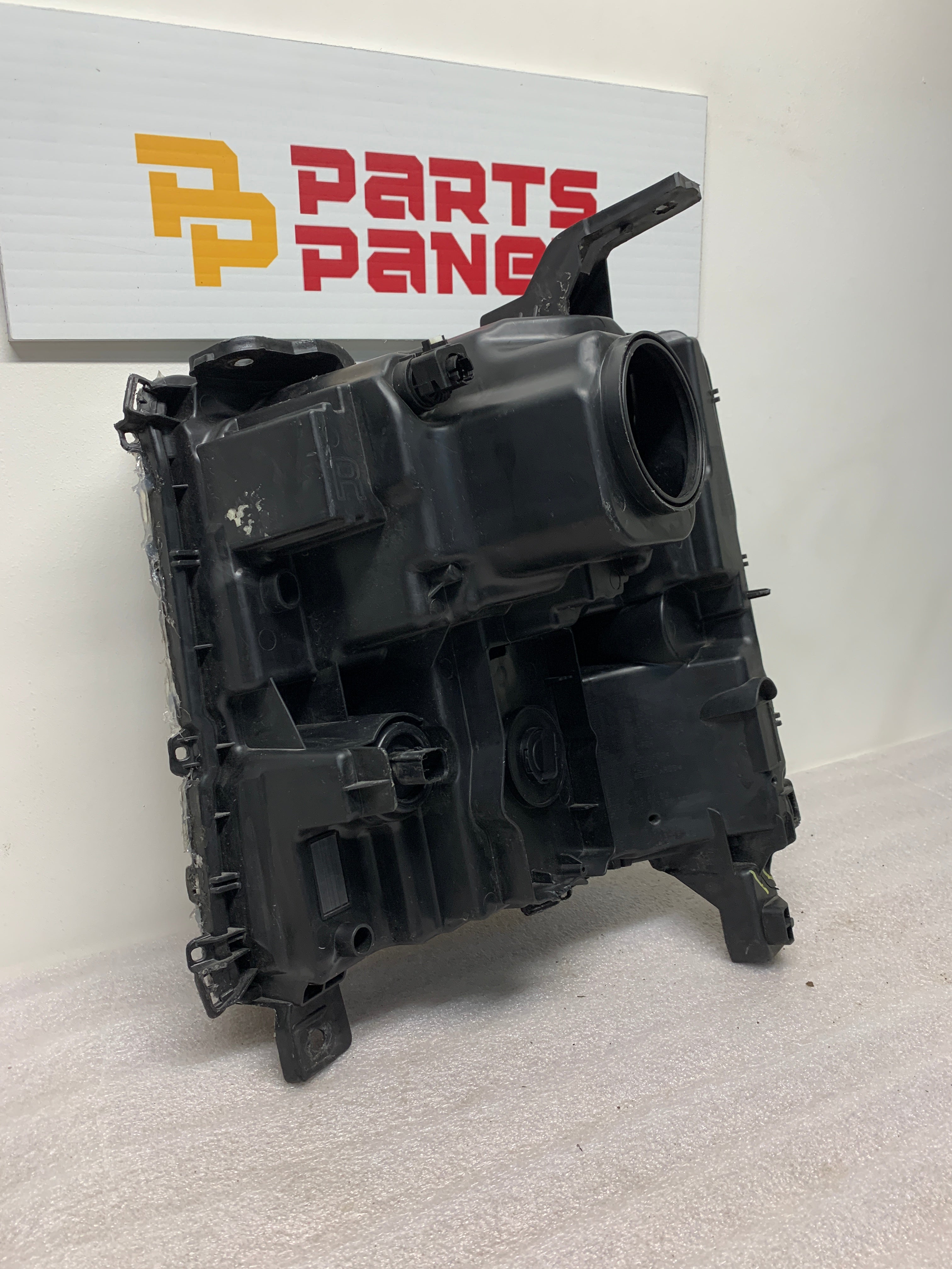 2016 - 2018 CHEVROLET SILVERADO 1500 PASSENGER SIDE HEADLIGHT